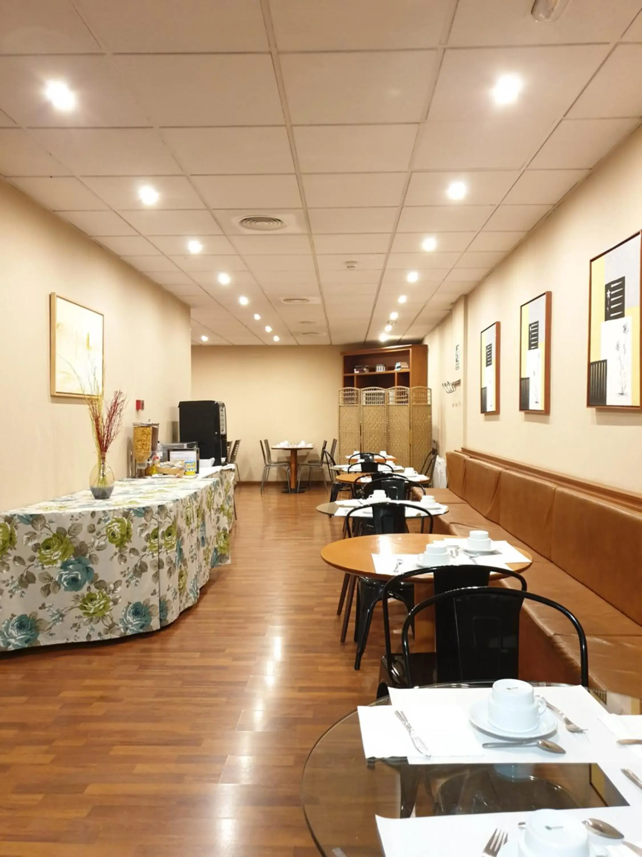 Food and drinks in Hotel Suite Camarena Food and drinks in Hotel Suite Camarena