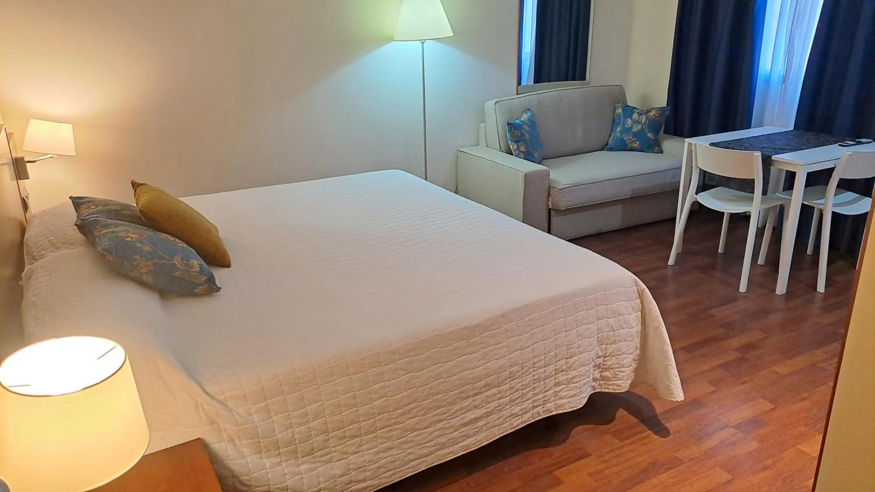 Photo of the whole room, Bed in Hotel Suite Camarena