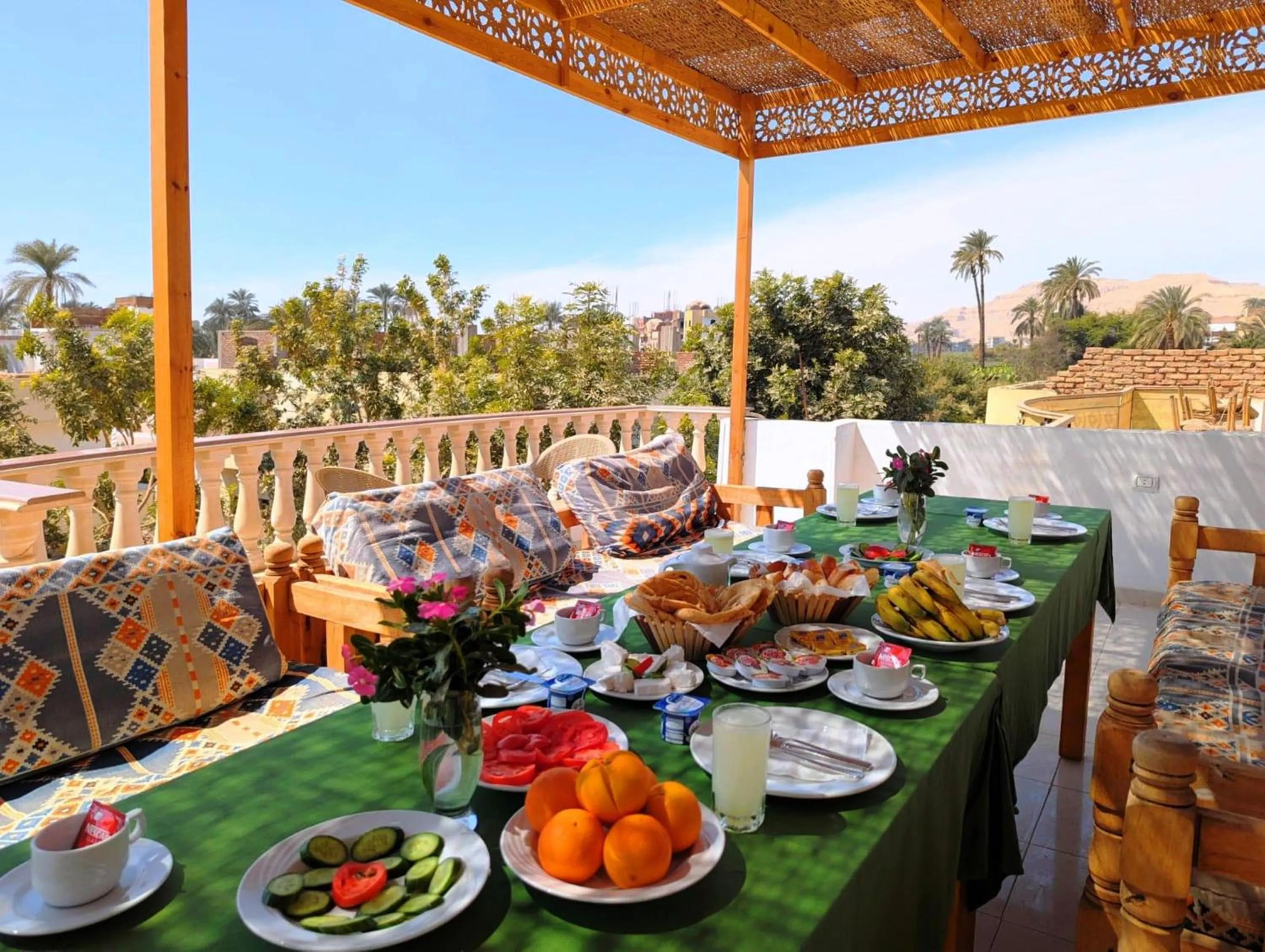 Restaurant/places to eat in Mikhaila Guest House