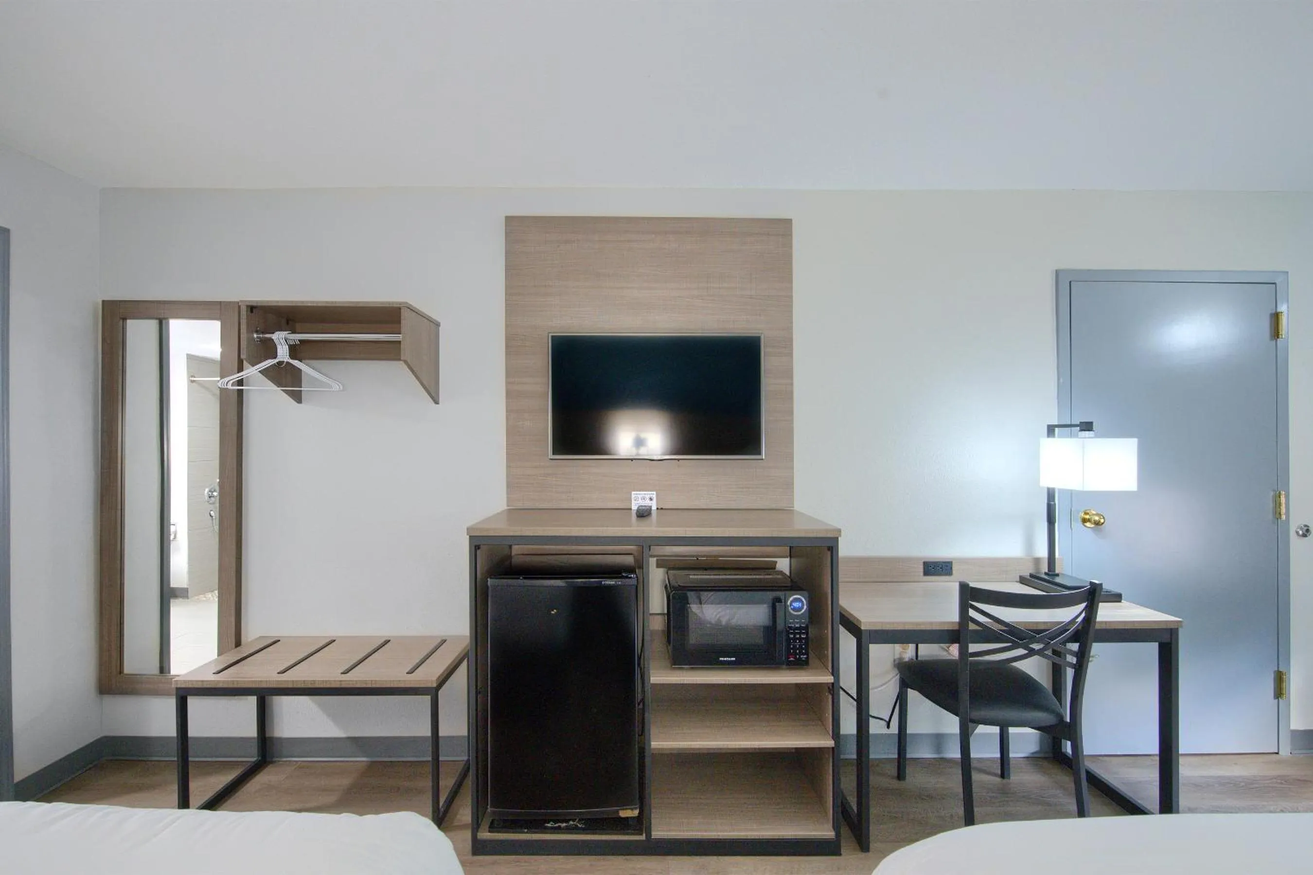 TV and multimedia in Hot Springs Village Inn