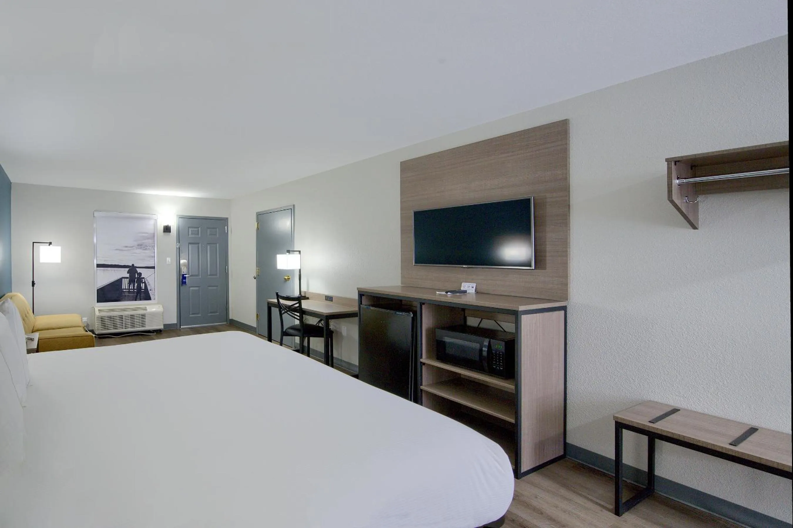 Photo of the whole room, Bed in Hot Springs Village Inn