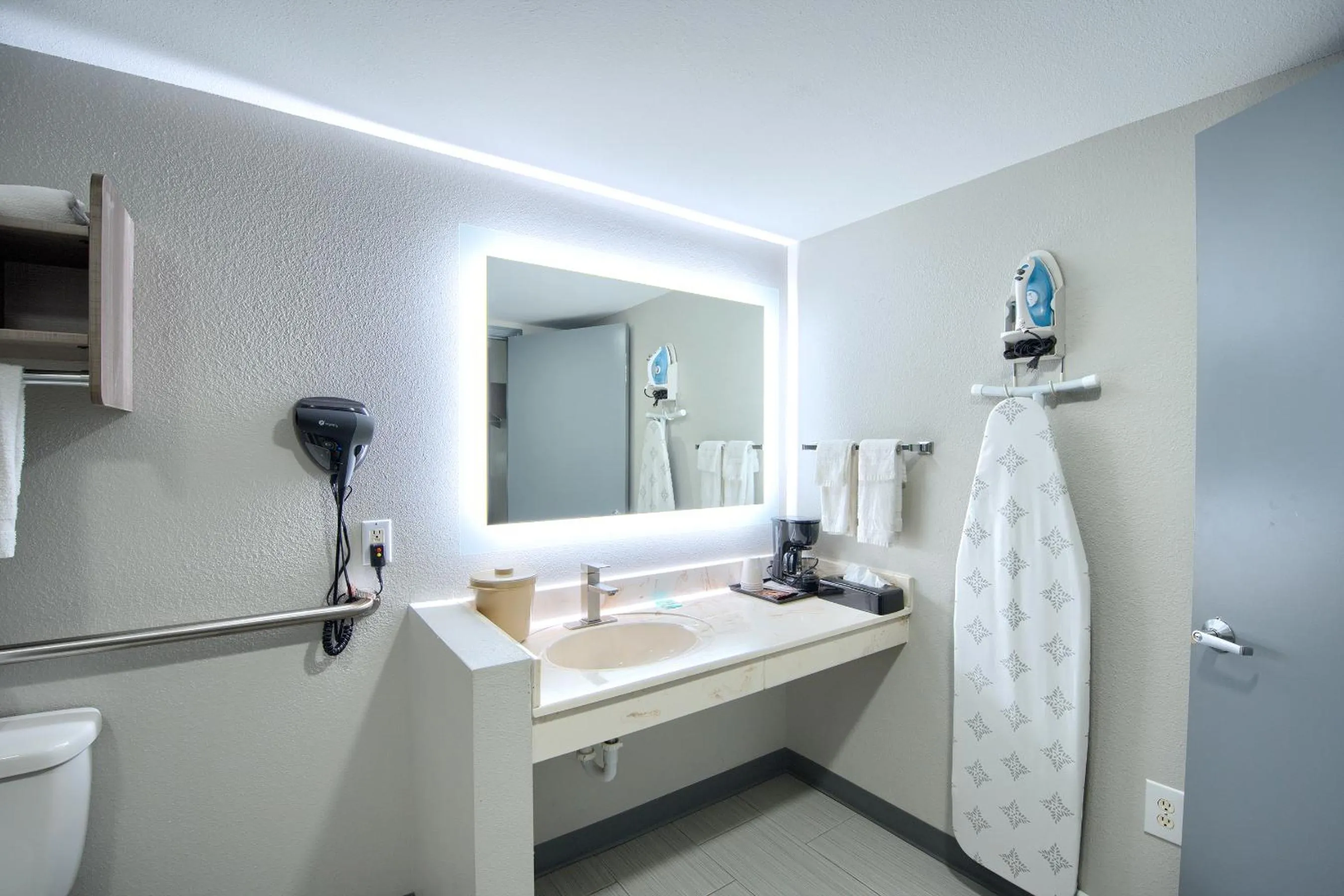 Bathroom in Hot Springs Village Inn