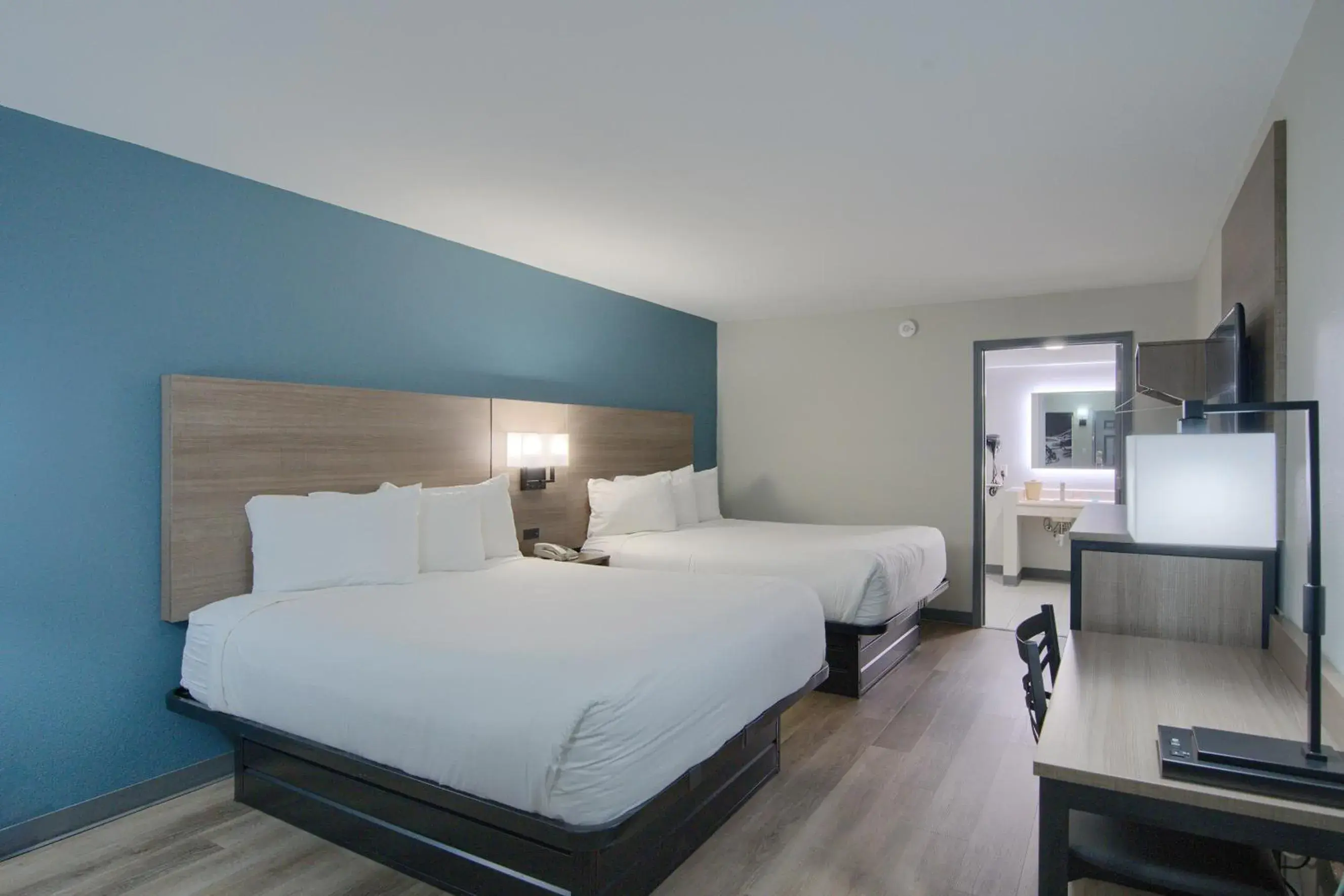 Photo of the whole room, Bed in Hot Springs Village Inn Photo of the whole room, Bed in Hot Springs Village Inn