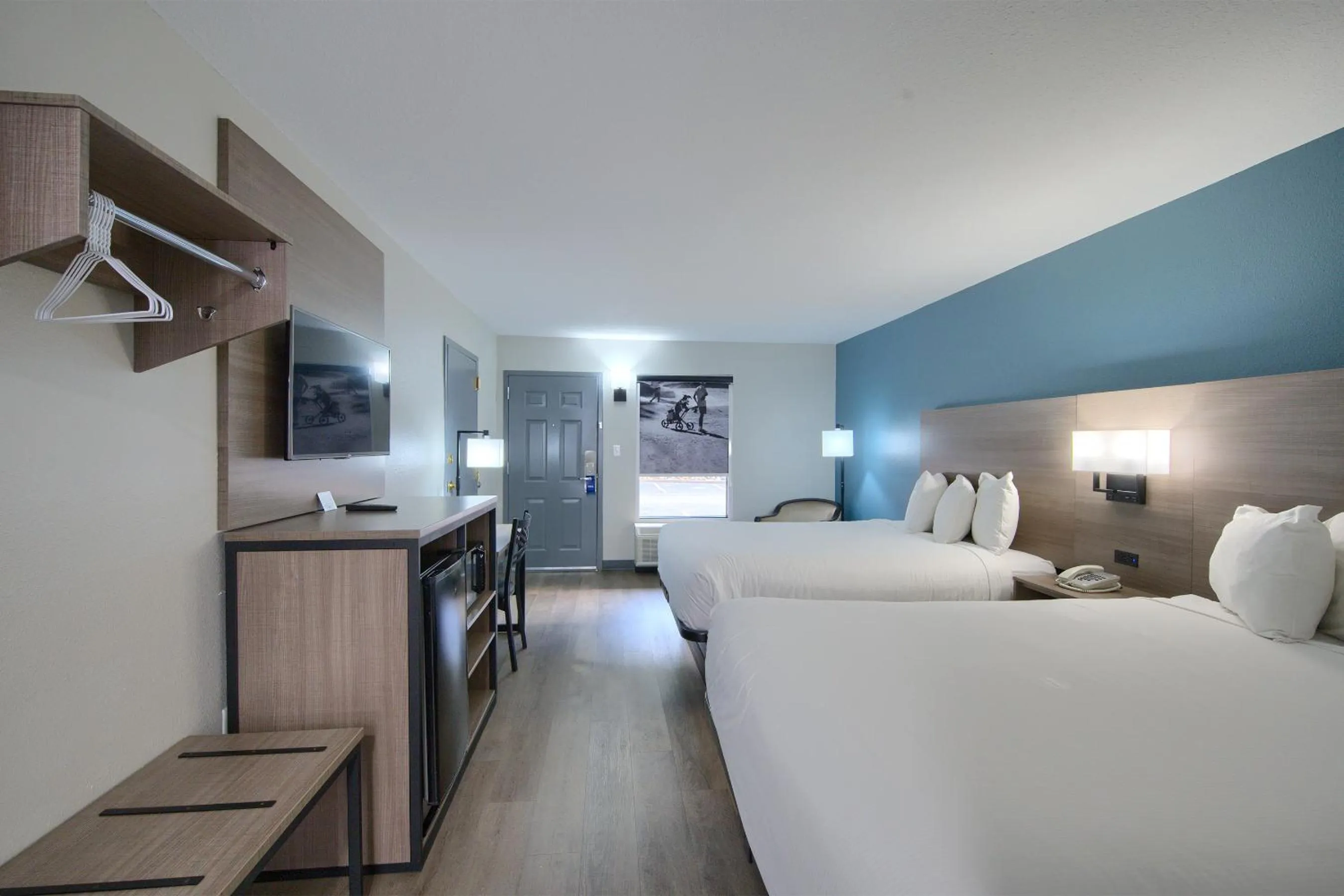 Photo of the whole room, Bed in Hot Springs Village Inn