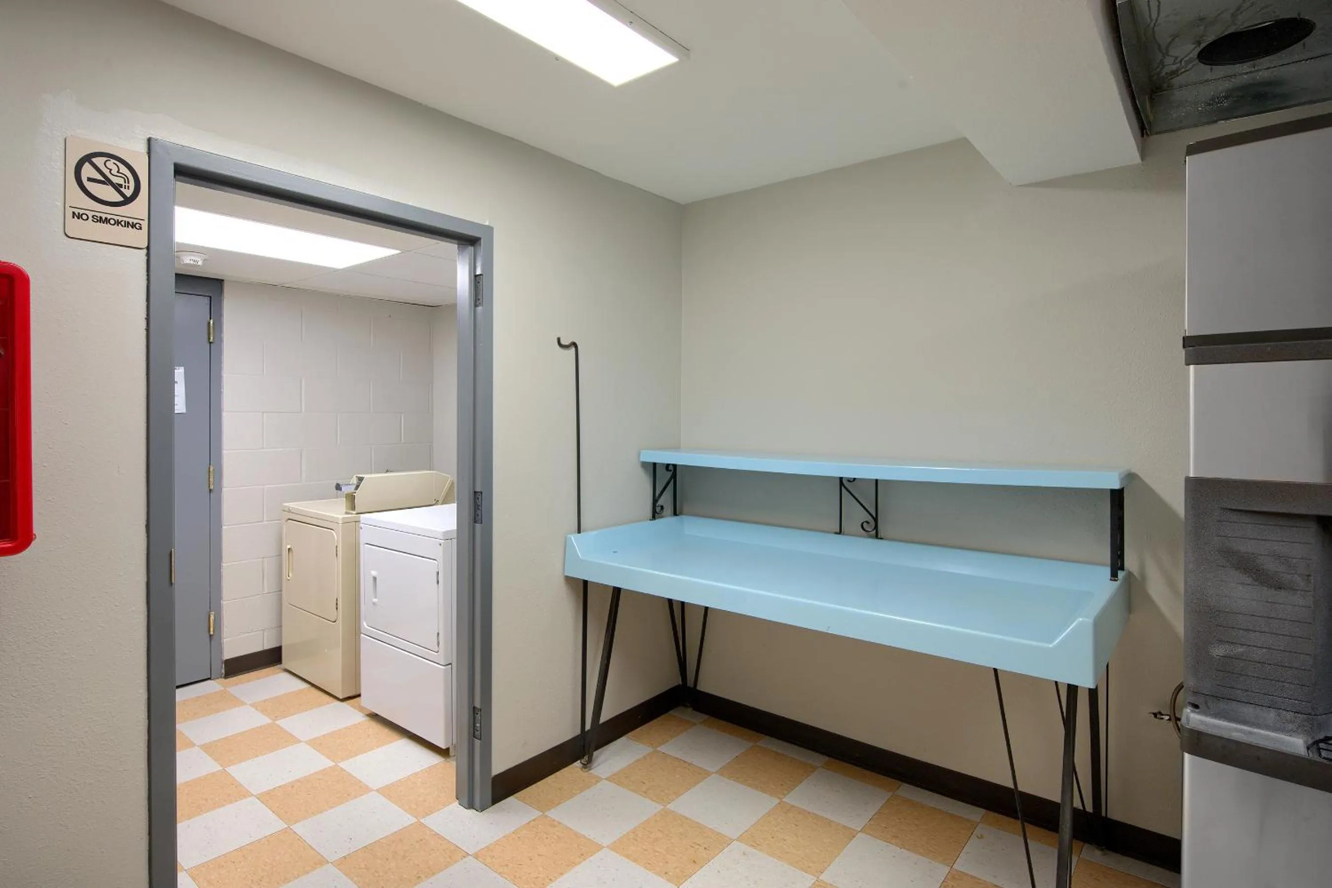 laundry, Bed in Hot Springs Village Inn