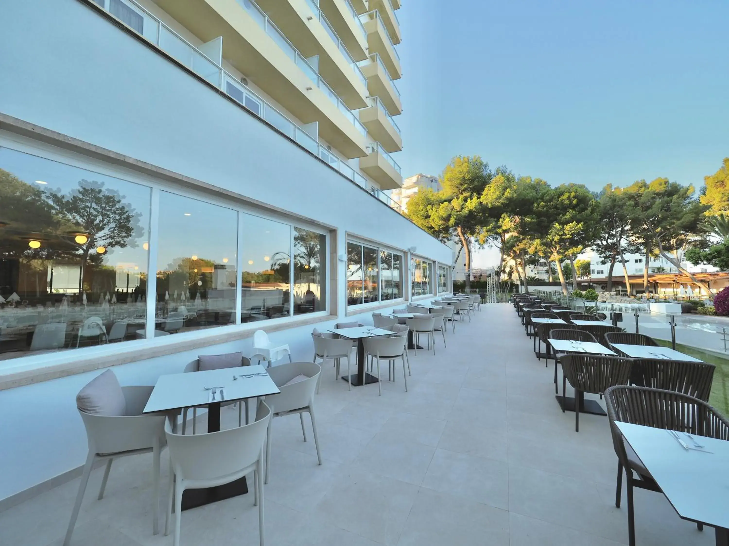 Restaurant/places to eat in BQ Belvedere Hotel Restaurant/places to eat in BQ Belvedere Hotel