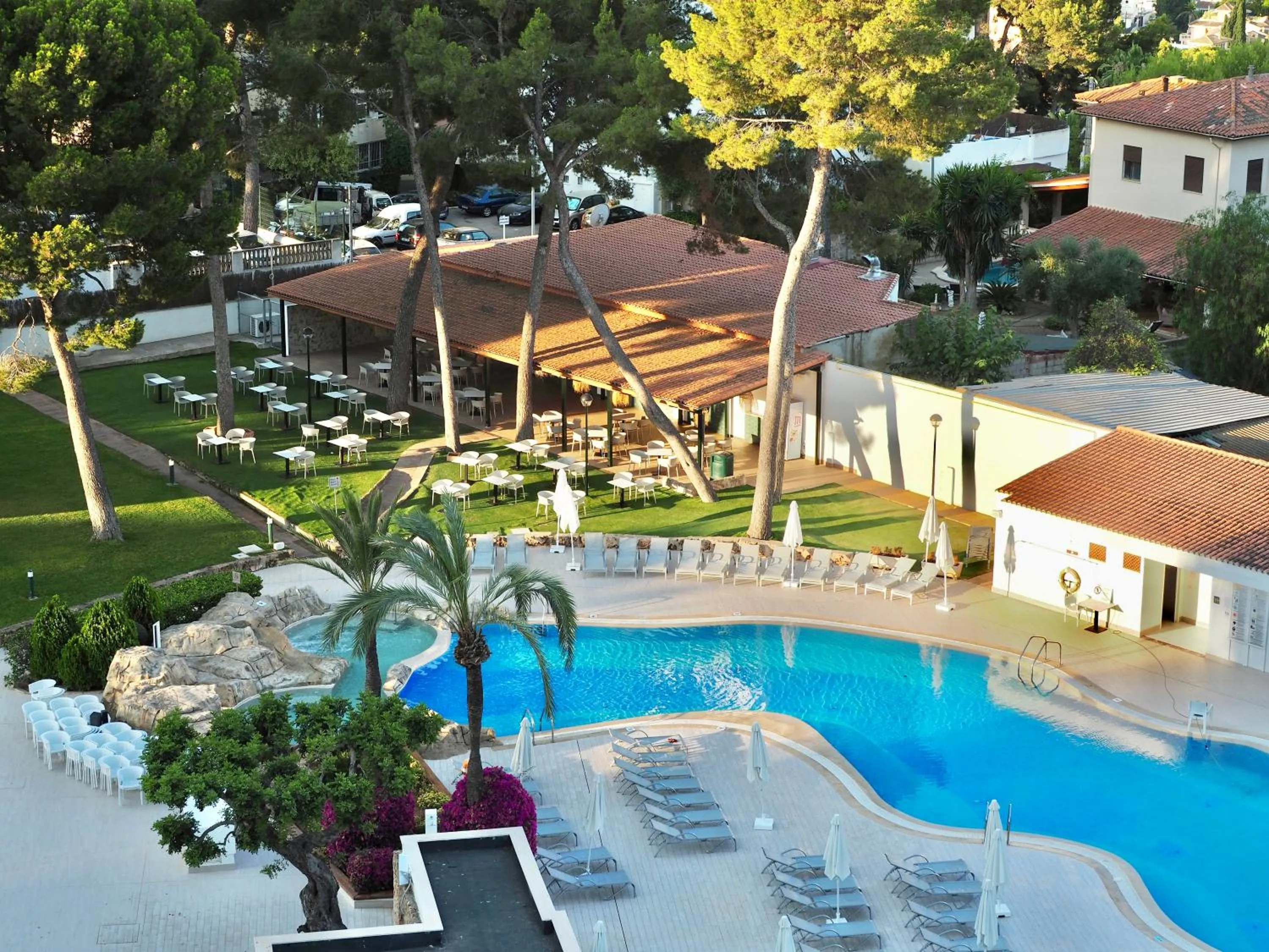 Pool view in BQ Belvedere Hotel