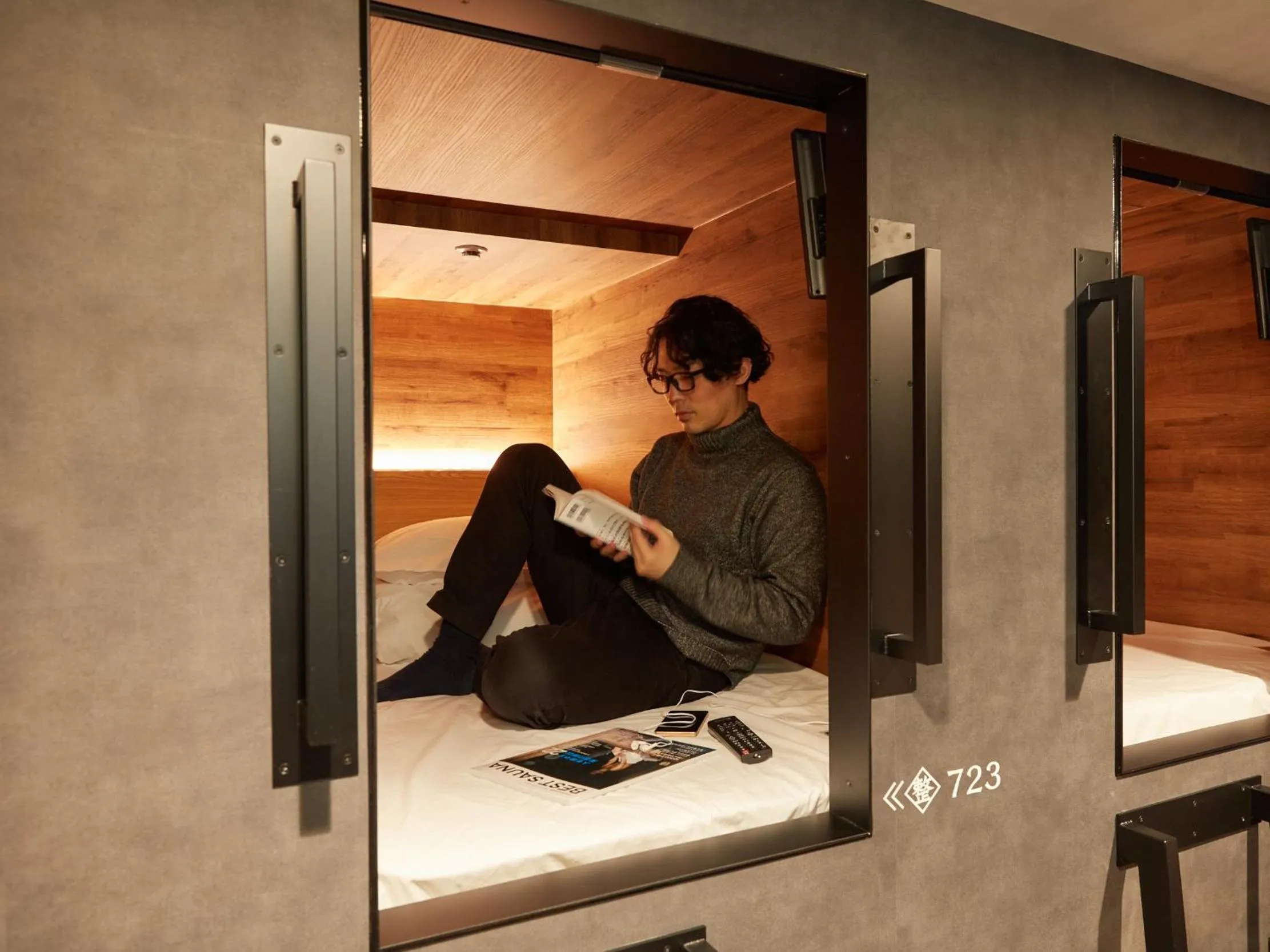 Bedroom in Rembrandt Cabin & Spa Shimbashi - Caters to Men