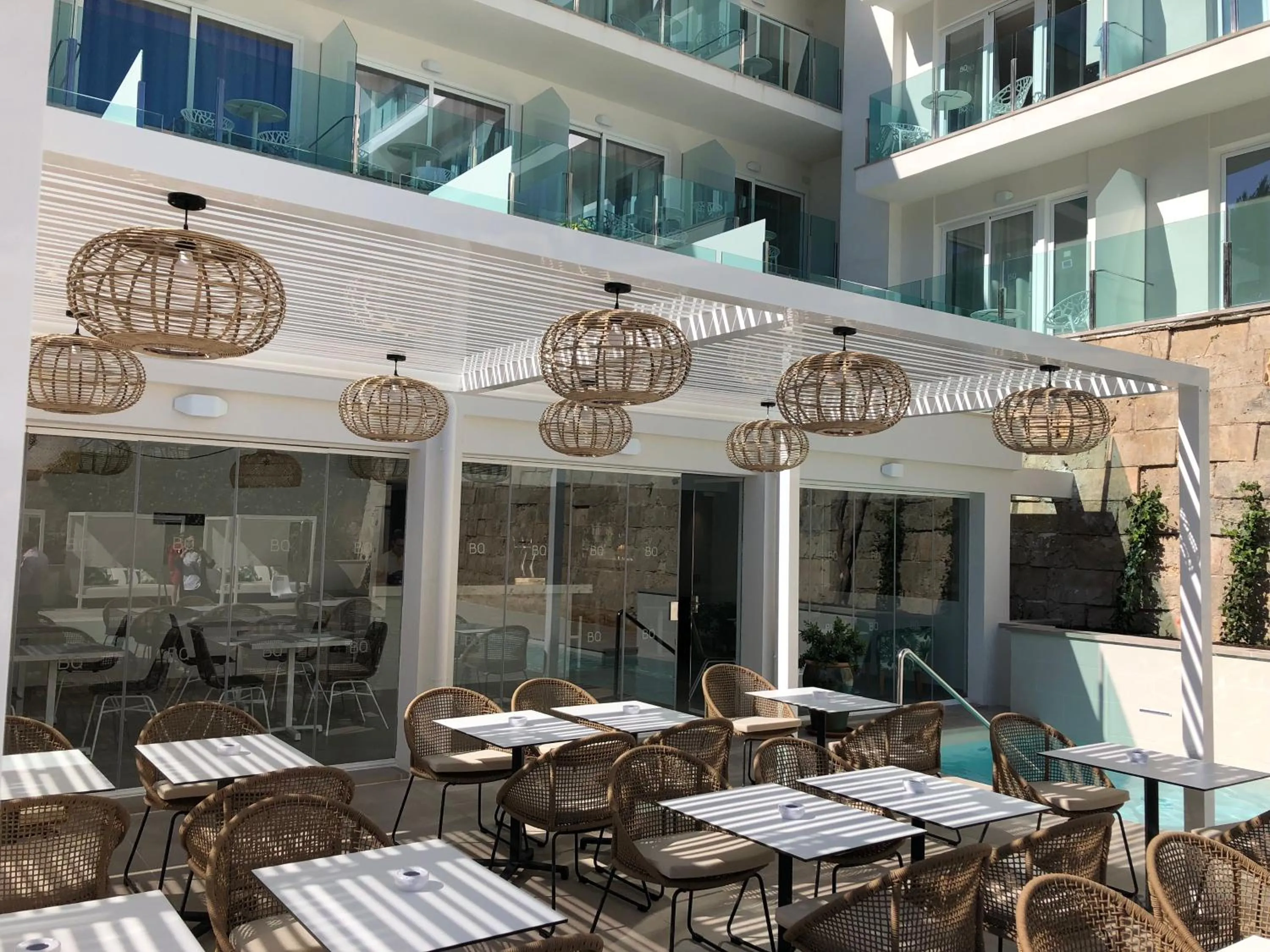 Communal lounge/ TV room in BQ Paguera Boutique Hotel - Adults Only