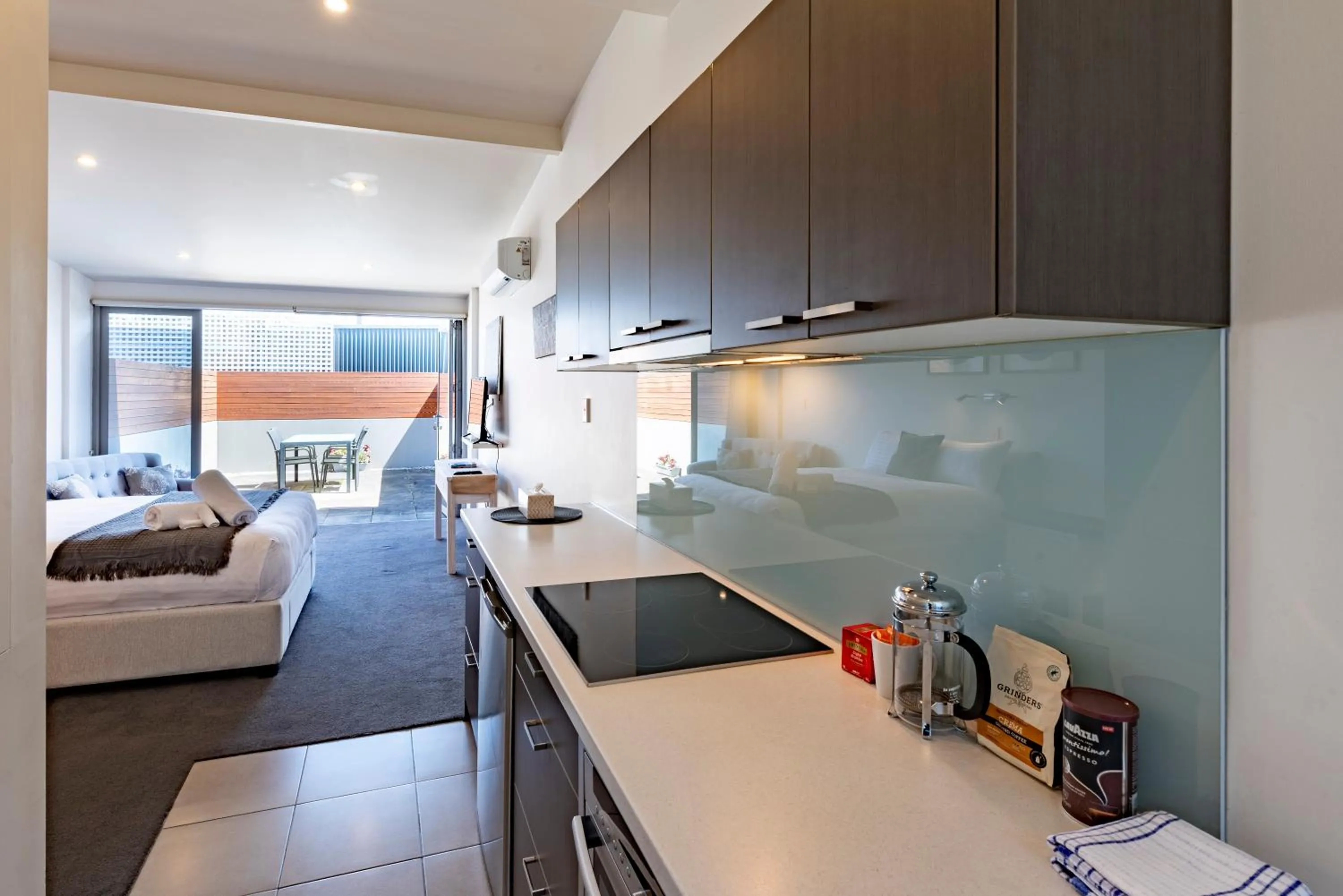 Studio Apartment - 5 Minutes to Hobart CBD - Free Parking - Free WIFI