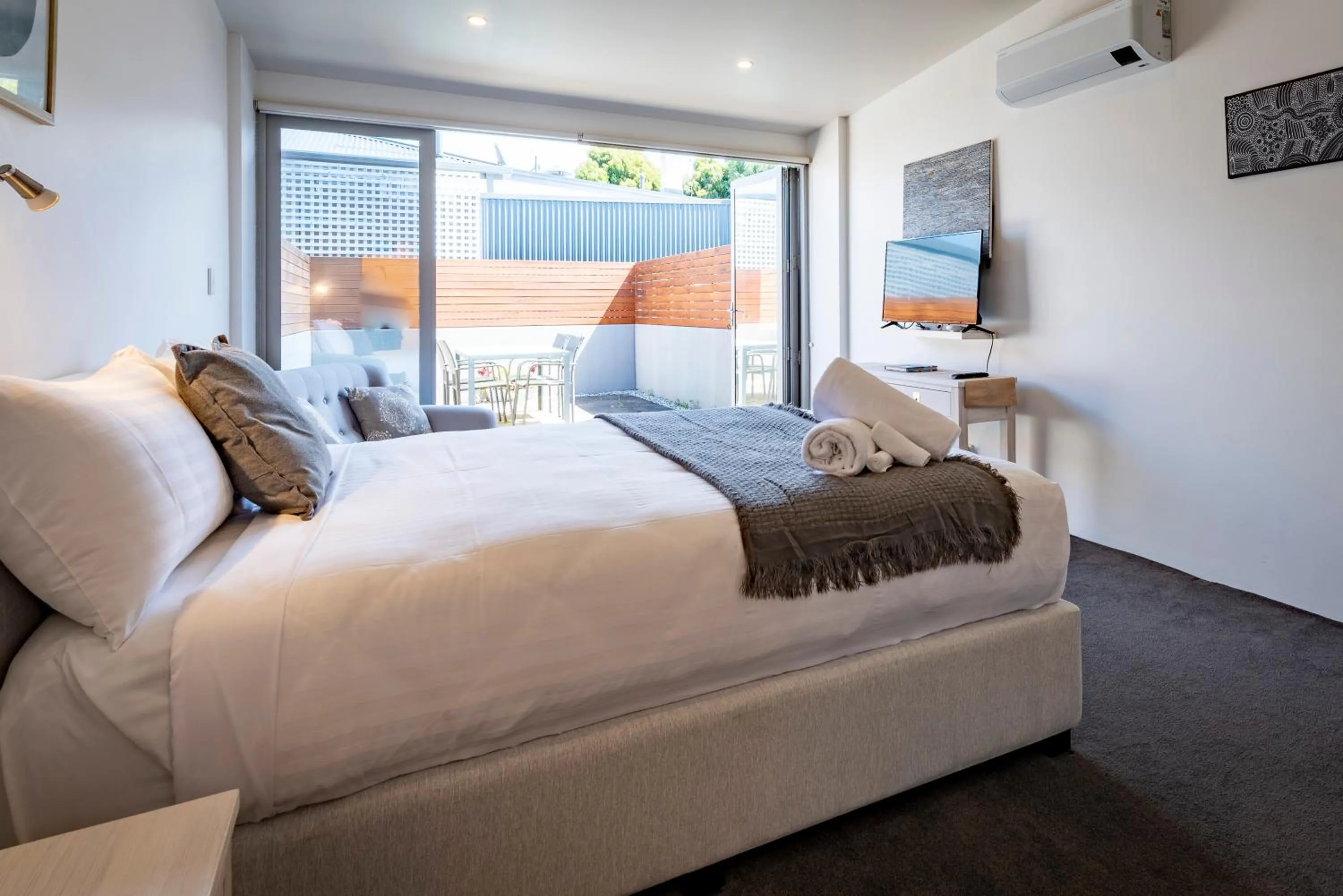 Studio Apartment - 5 Minutes to Hobart CBD - Free Parking - Free WIFI