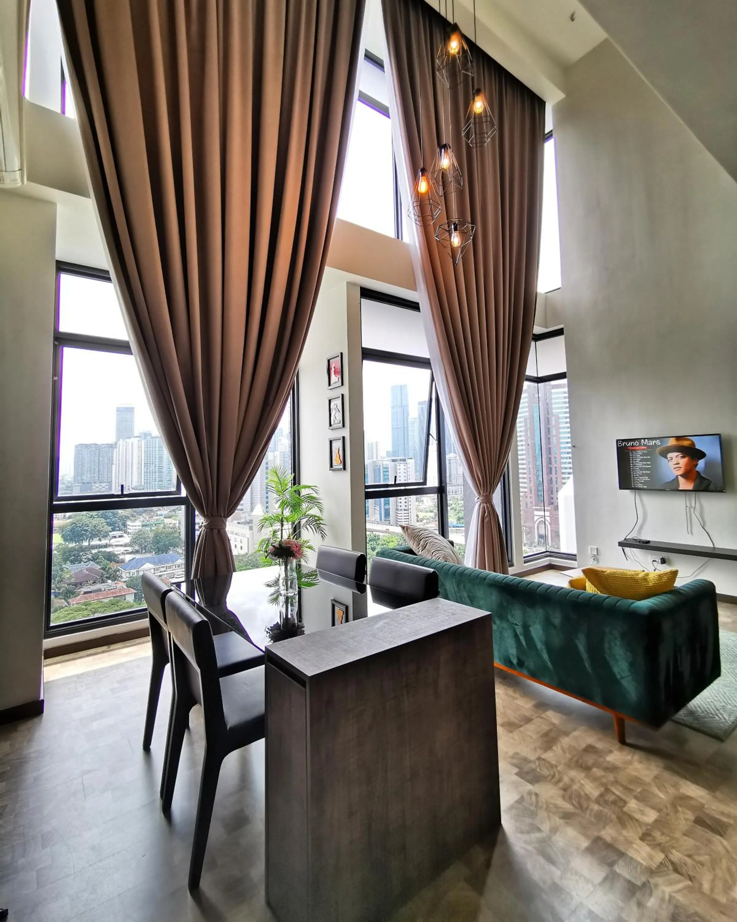 Expressionz Professional Suites by AURORA SUMMER SUITES