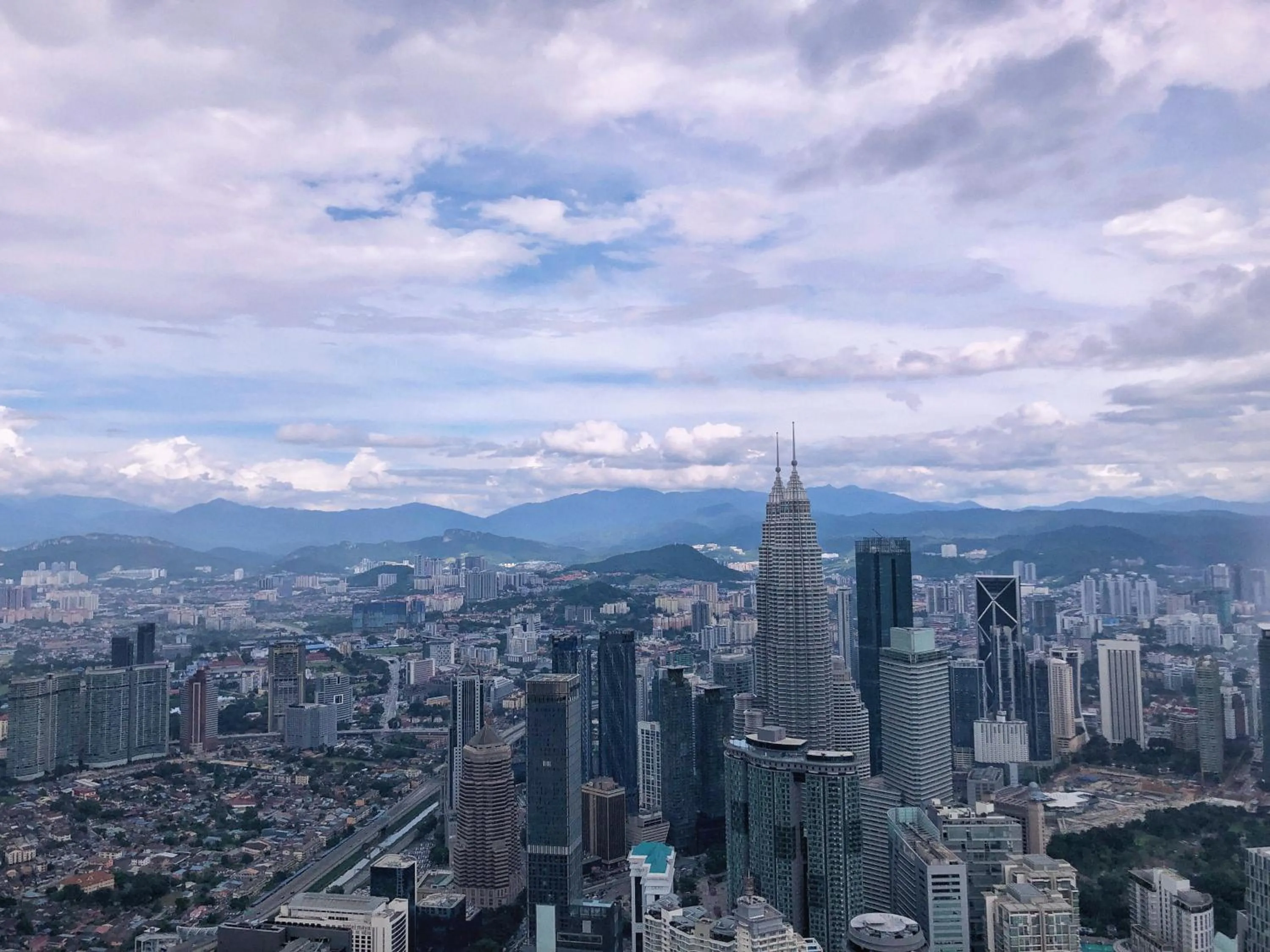 Expressionz Professional Suites by AURORA SUMMER SUITES