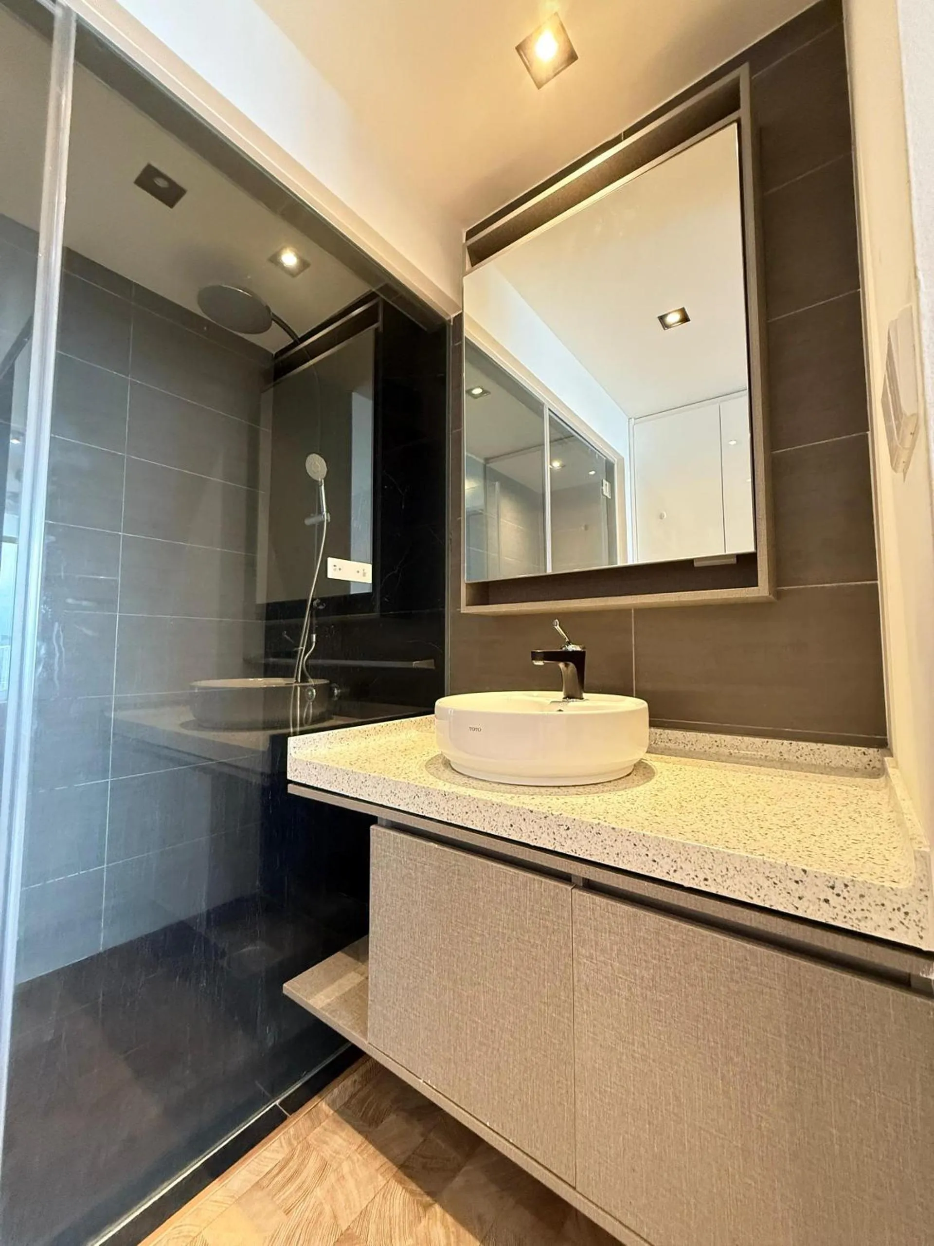 Expressionz Professional Suites by AURORA SUMMER SUITES