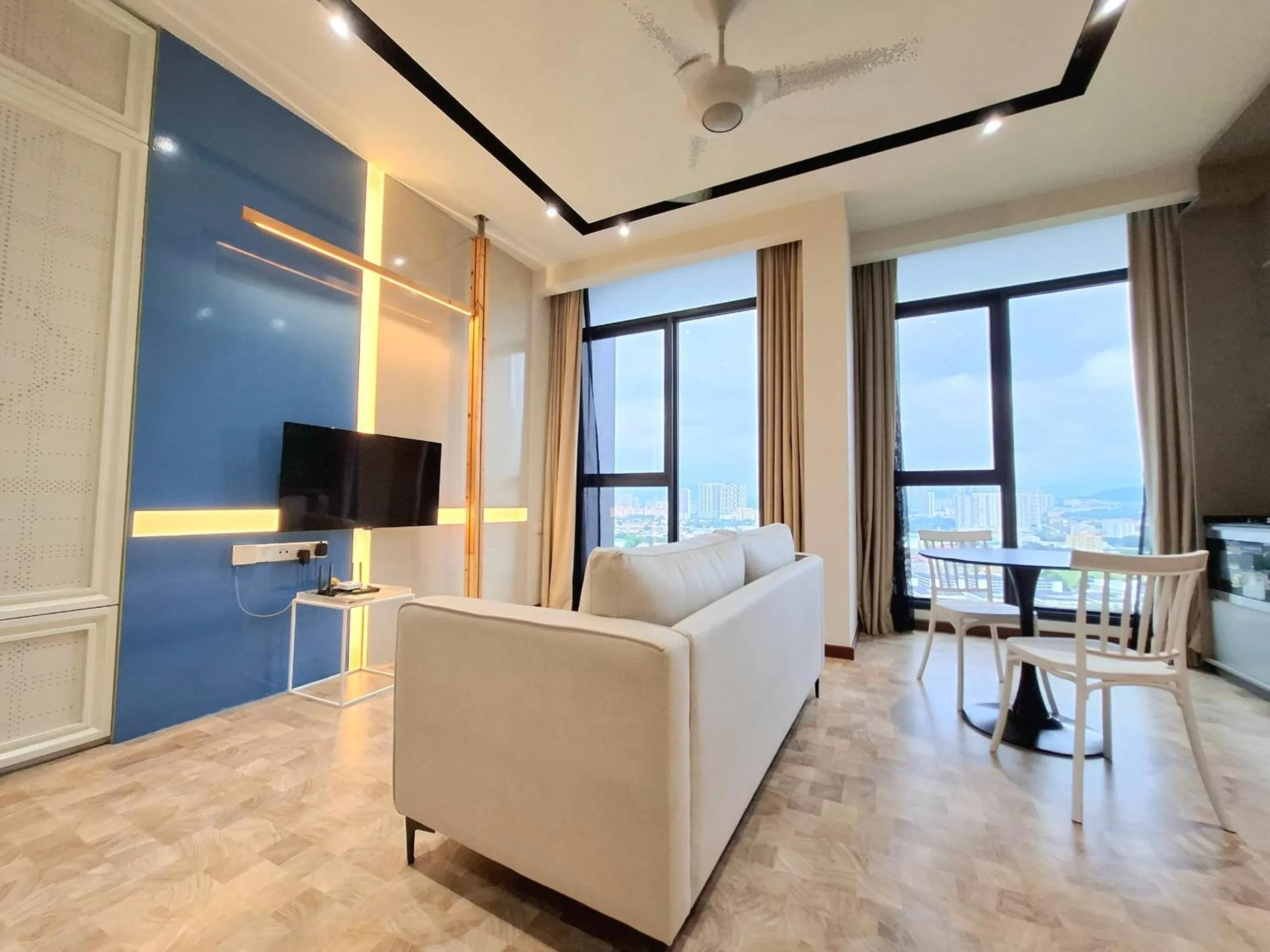 Expressionz Professional Suites by AURORA SUMMER SUITES