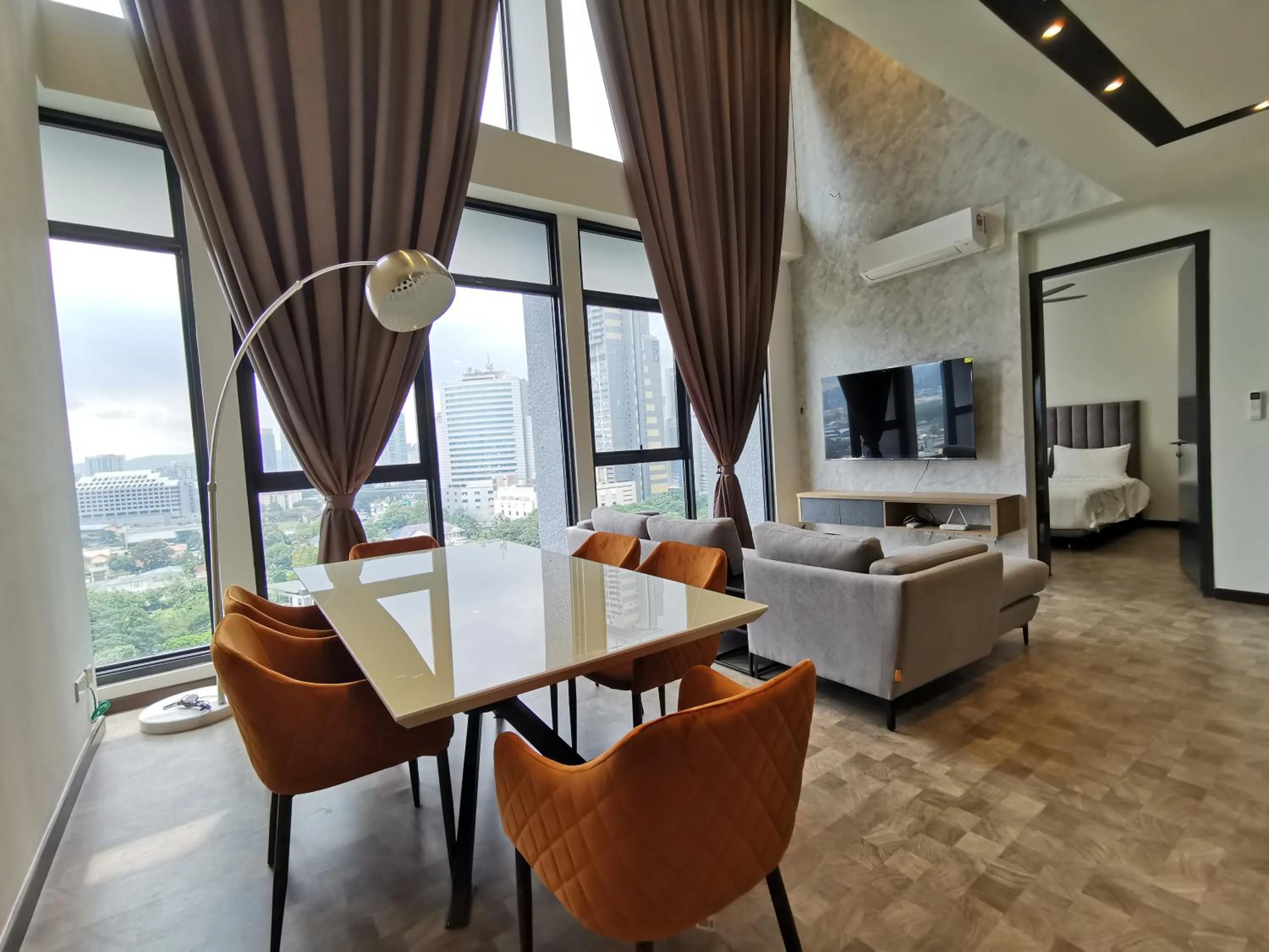 Expressionz Professional Suites by AURORA SUMMER SUITES