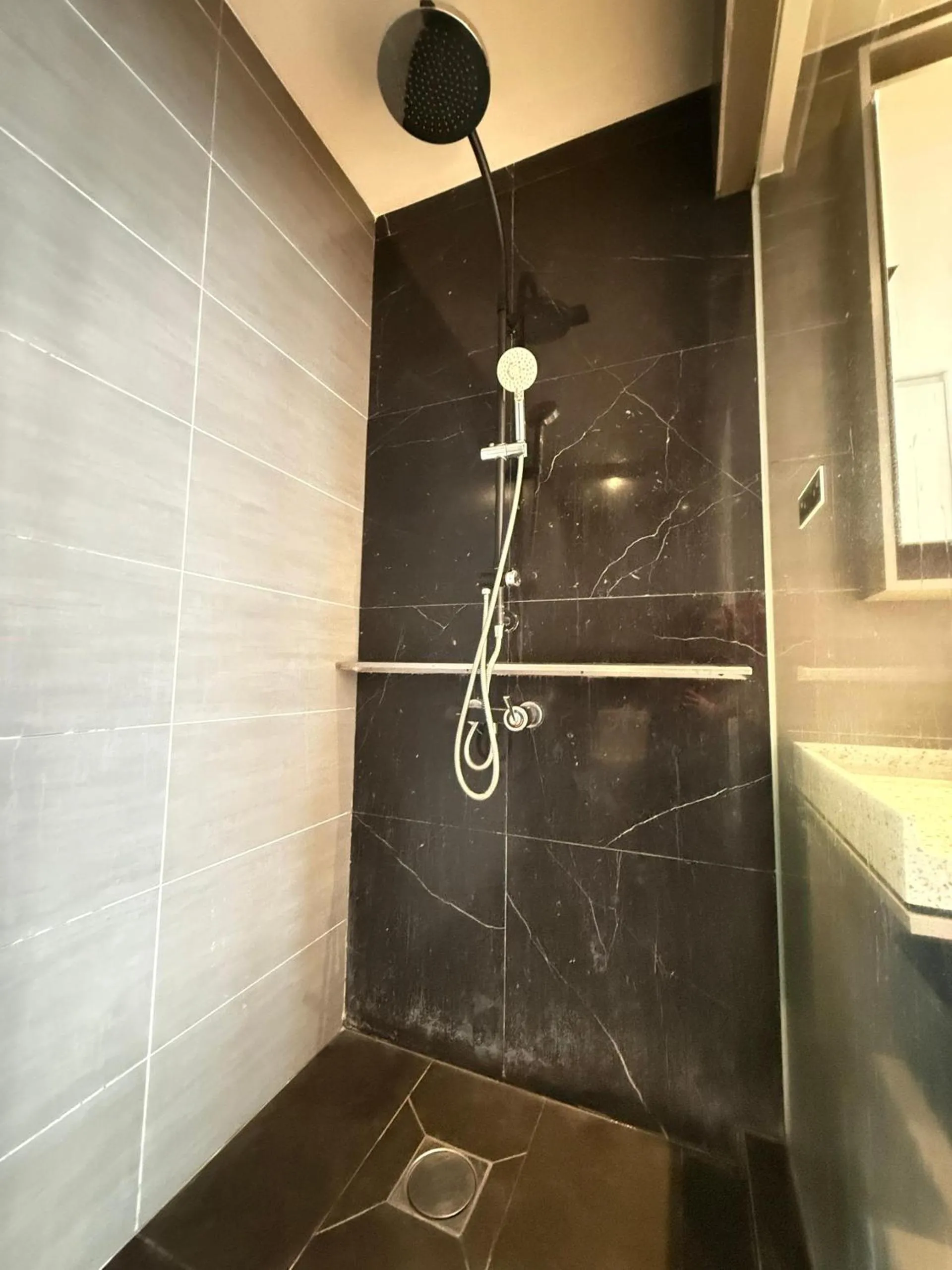 Expressionz Professional Suites by AURORA SUMMER SUITES