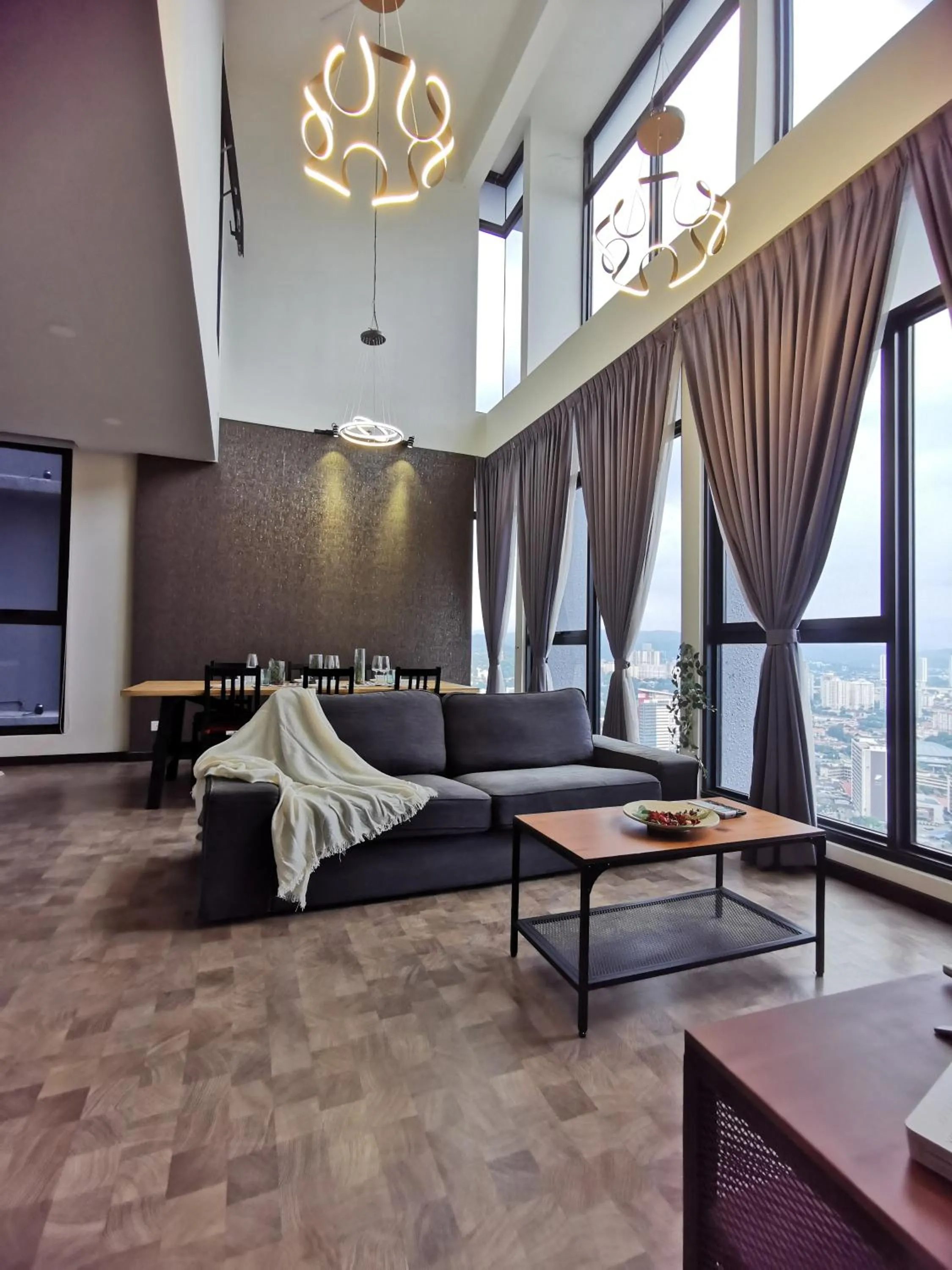 Expressionz Professional Suites by AURORA SUMMER SUITES