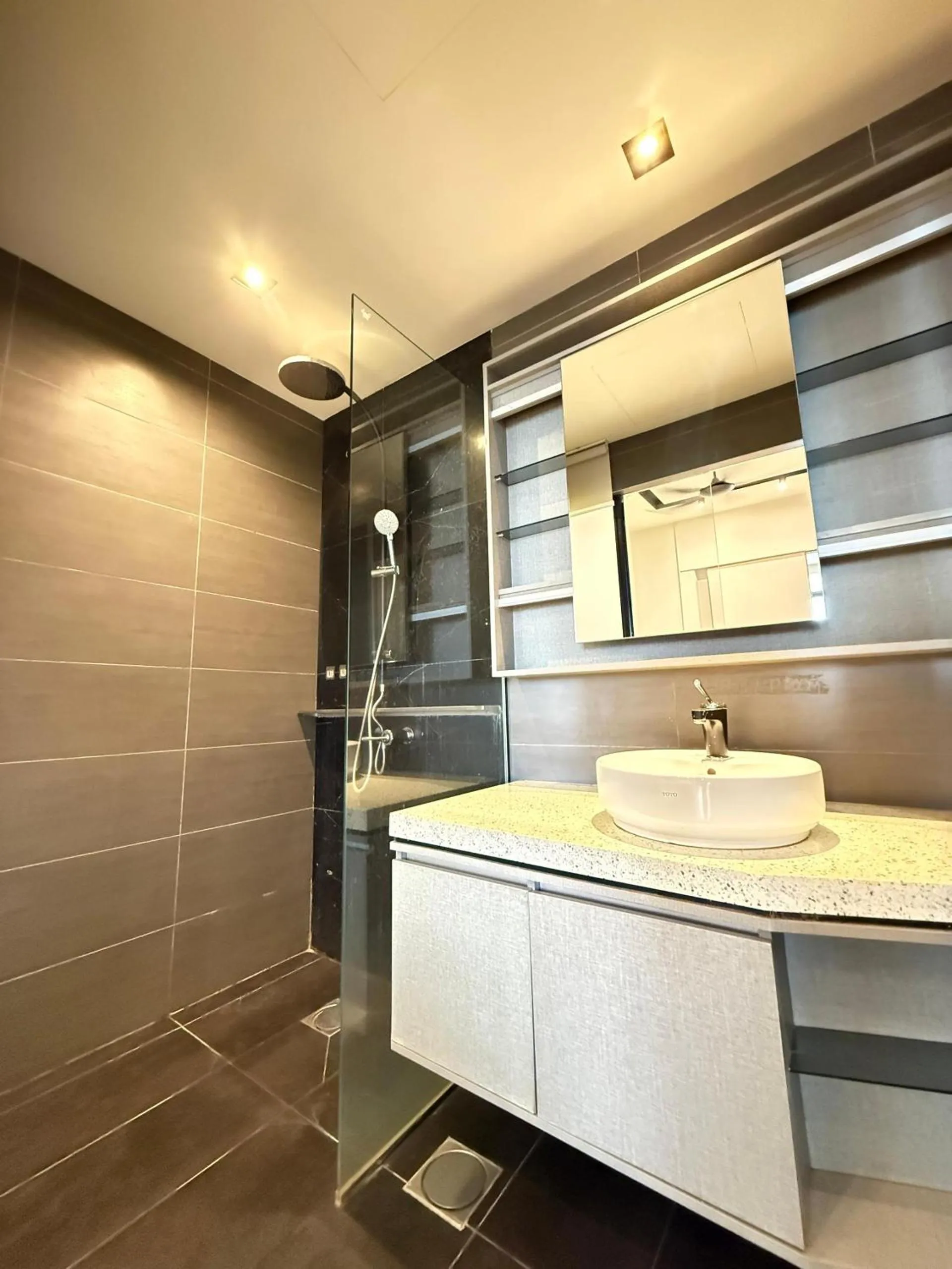 Expressionz Professional Suites by AURORA SUMMER SUITES