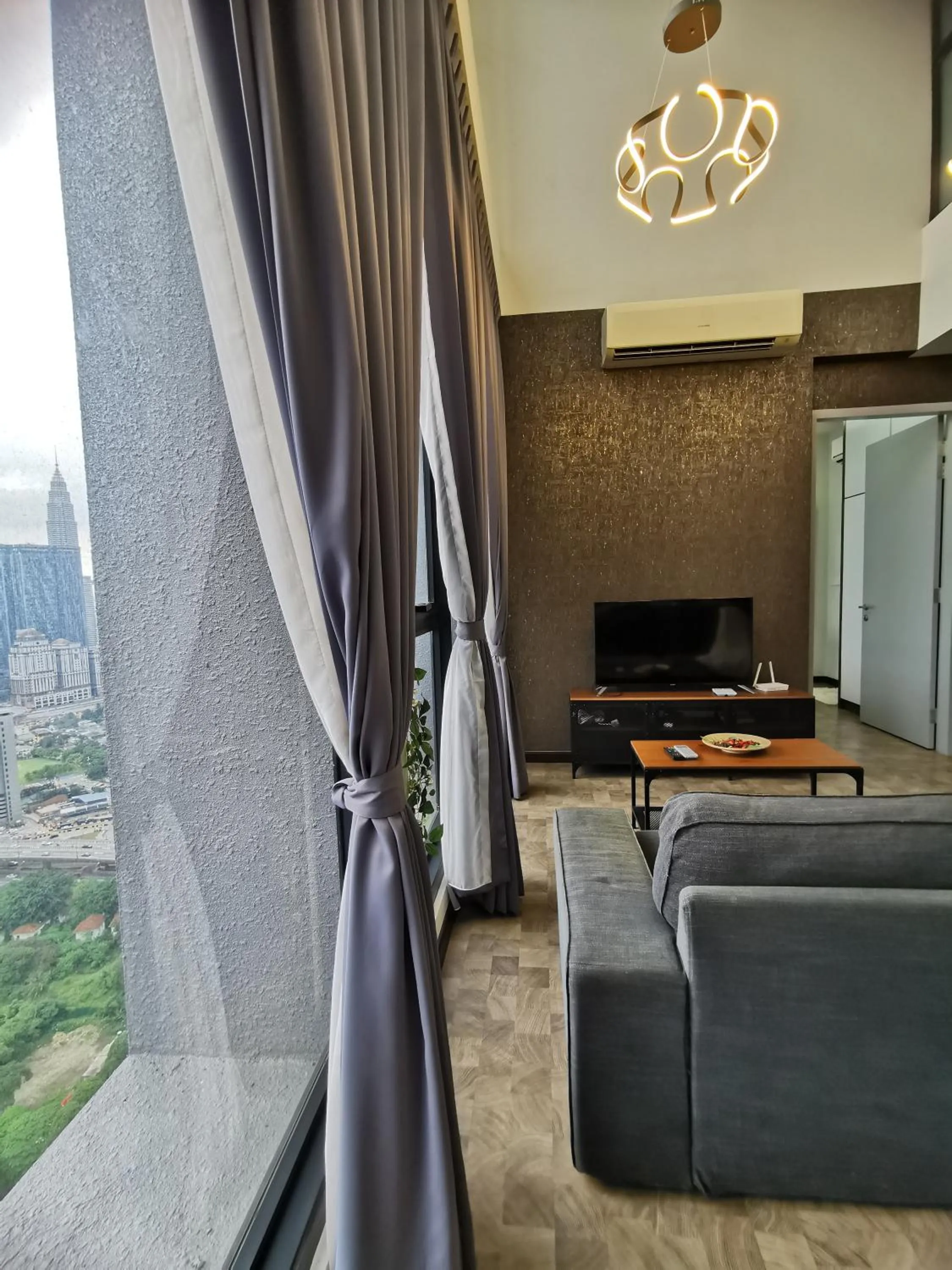 Expressionz Professional Suites by AURORA SUMMER SUITES