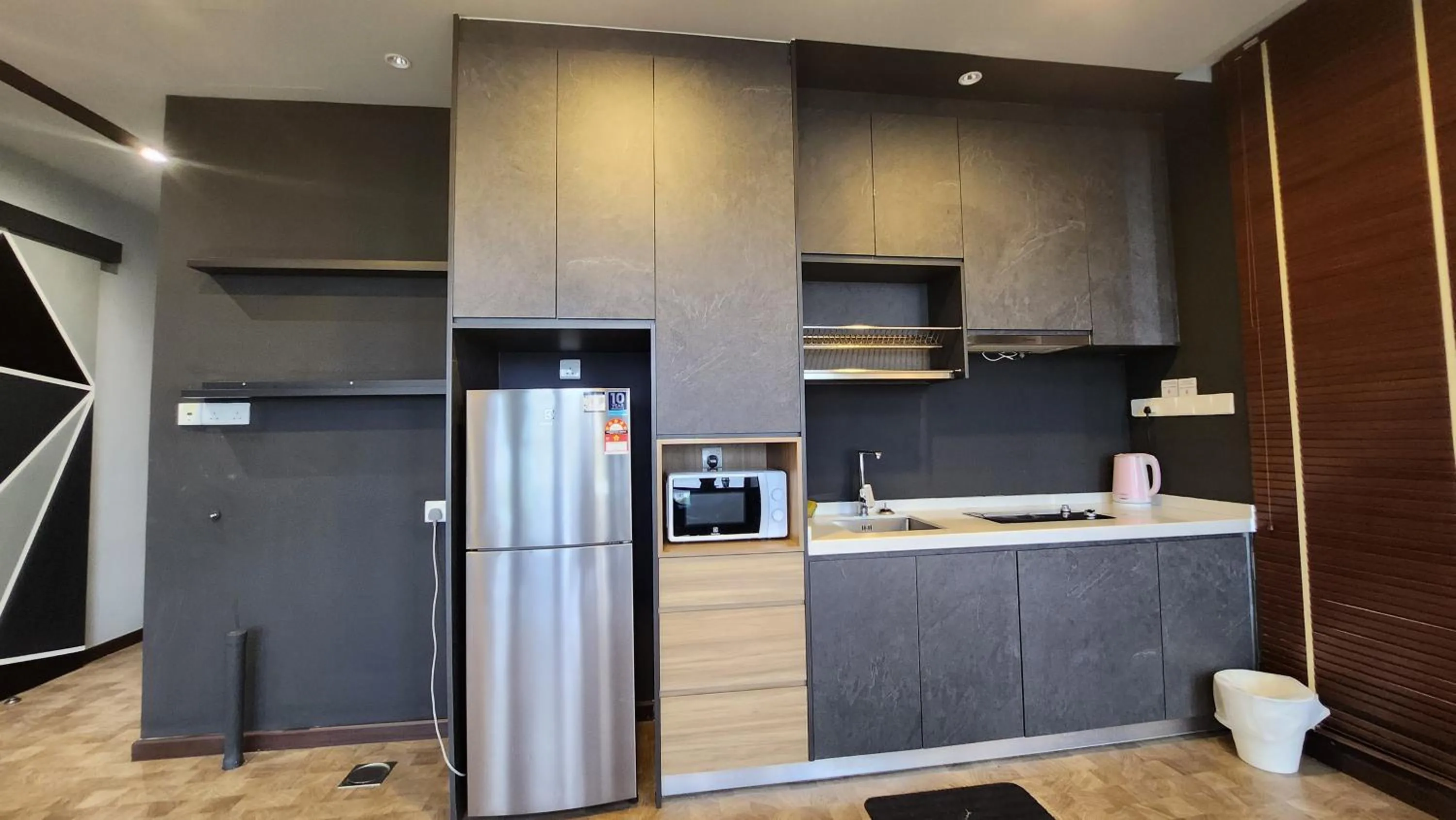 Expressionz Professional Suites by AURORA SUMMER SUITES