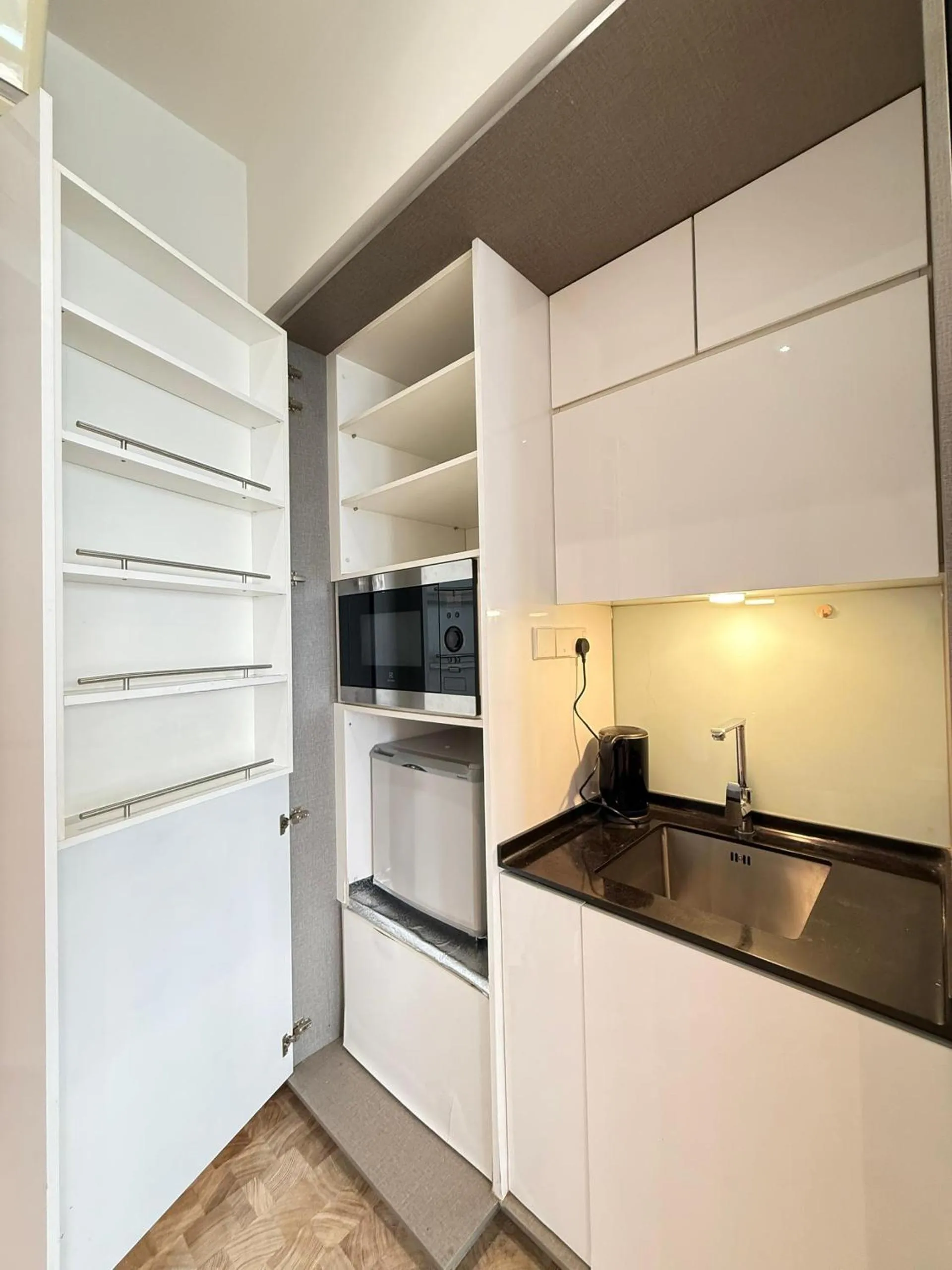 Expressionz Professional Suites by AURORA SUMMER SUITES