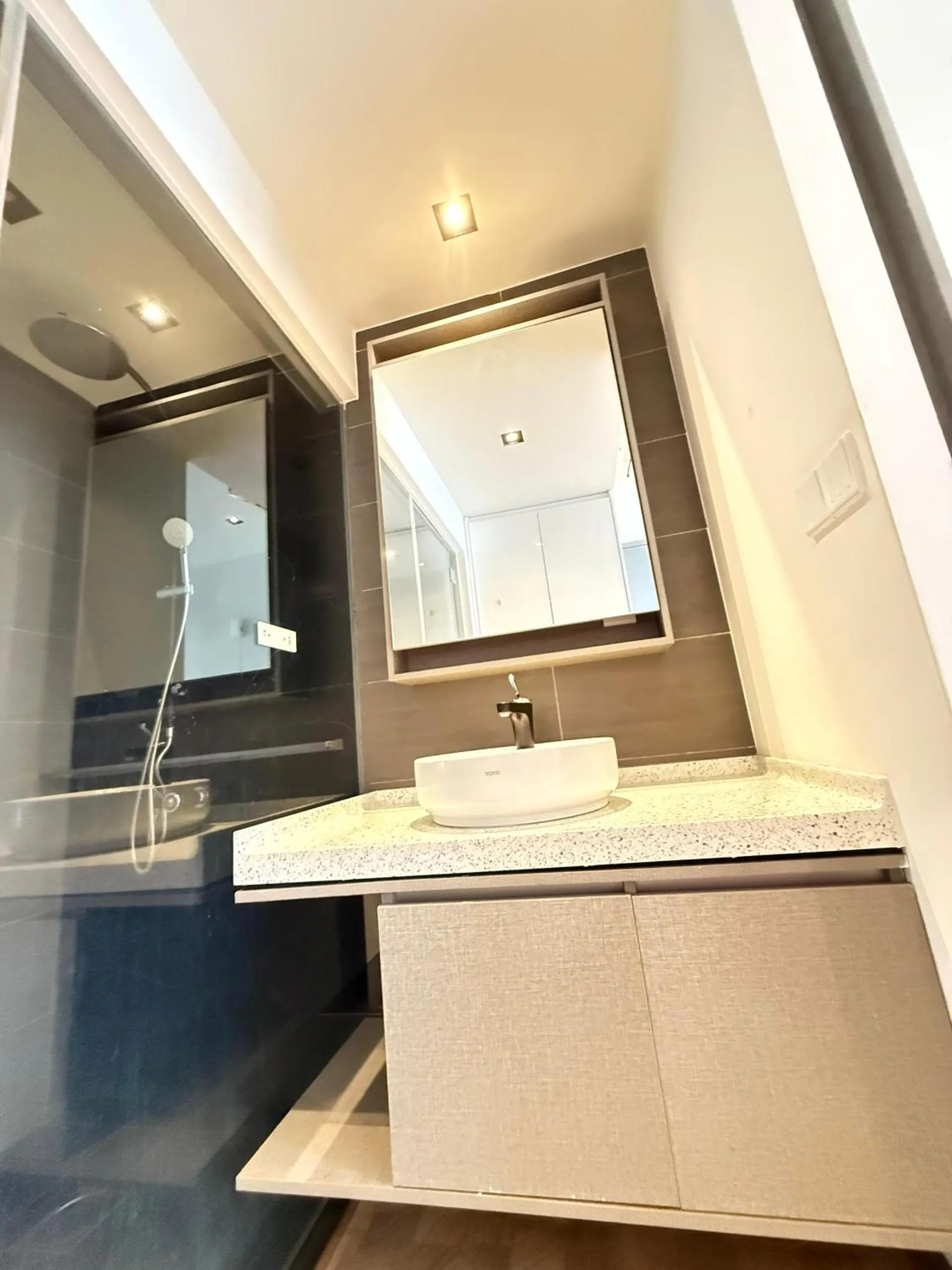 Expressionz Professional Suites by AURORA SUMMER SUITES