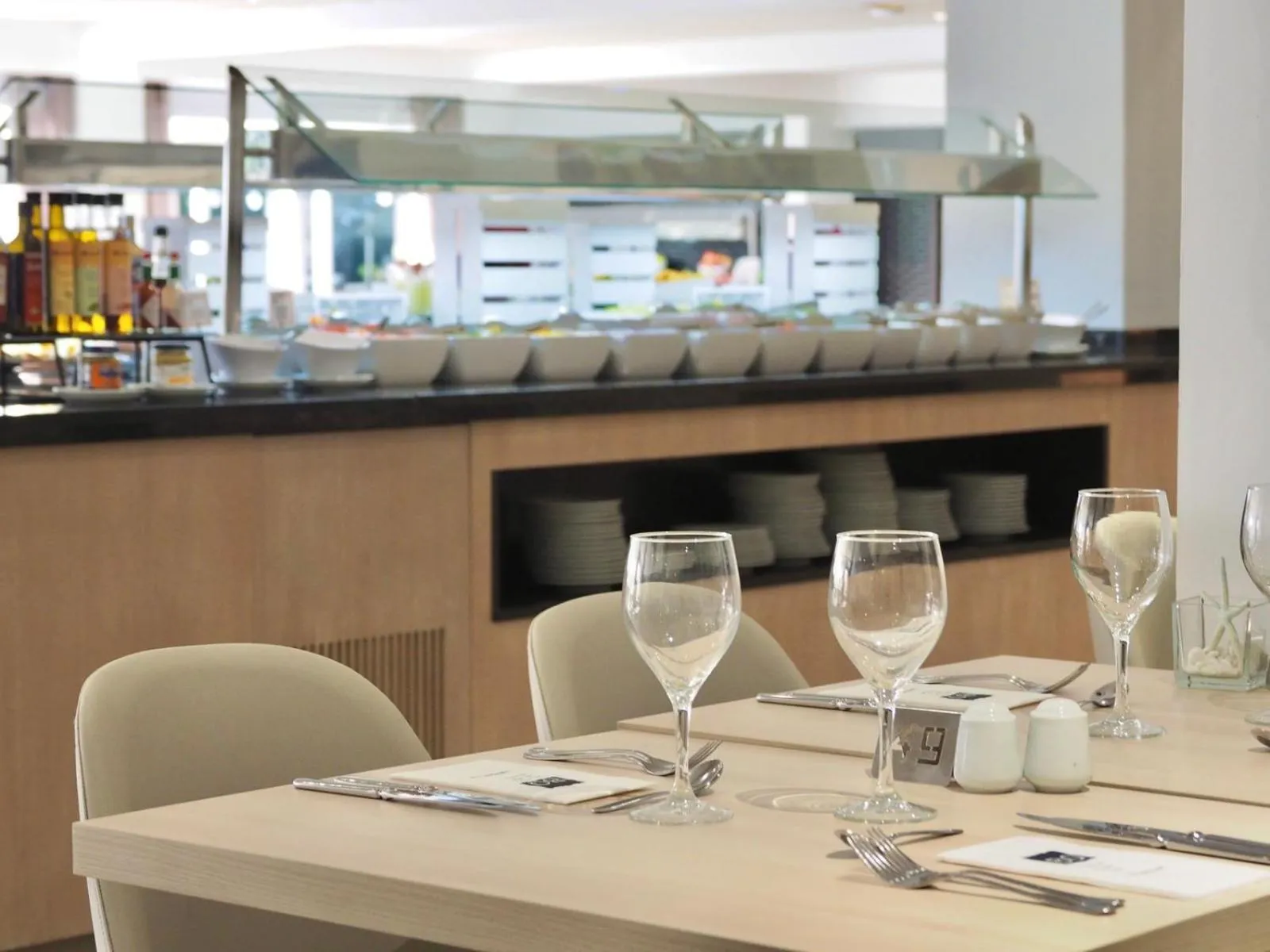 Restaurant/places to eat in BQ Apolo Hotel