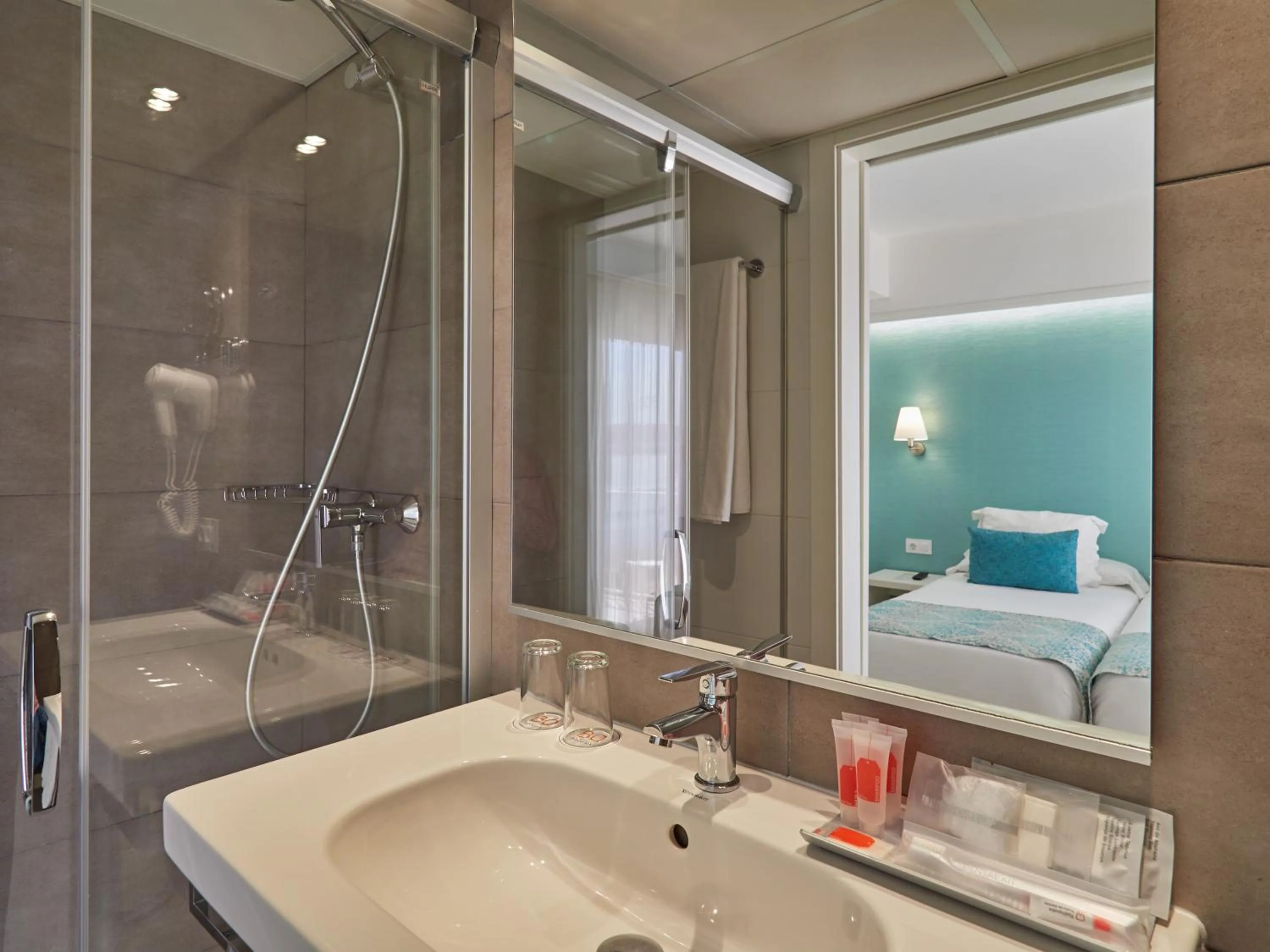 Shower in BQ Apolo Hotel