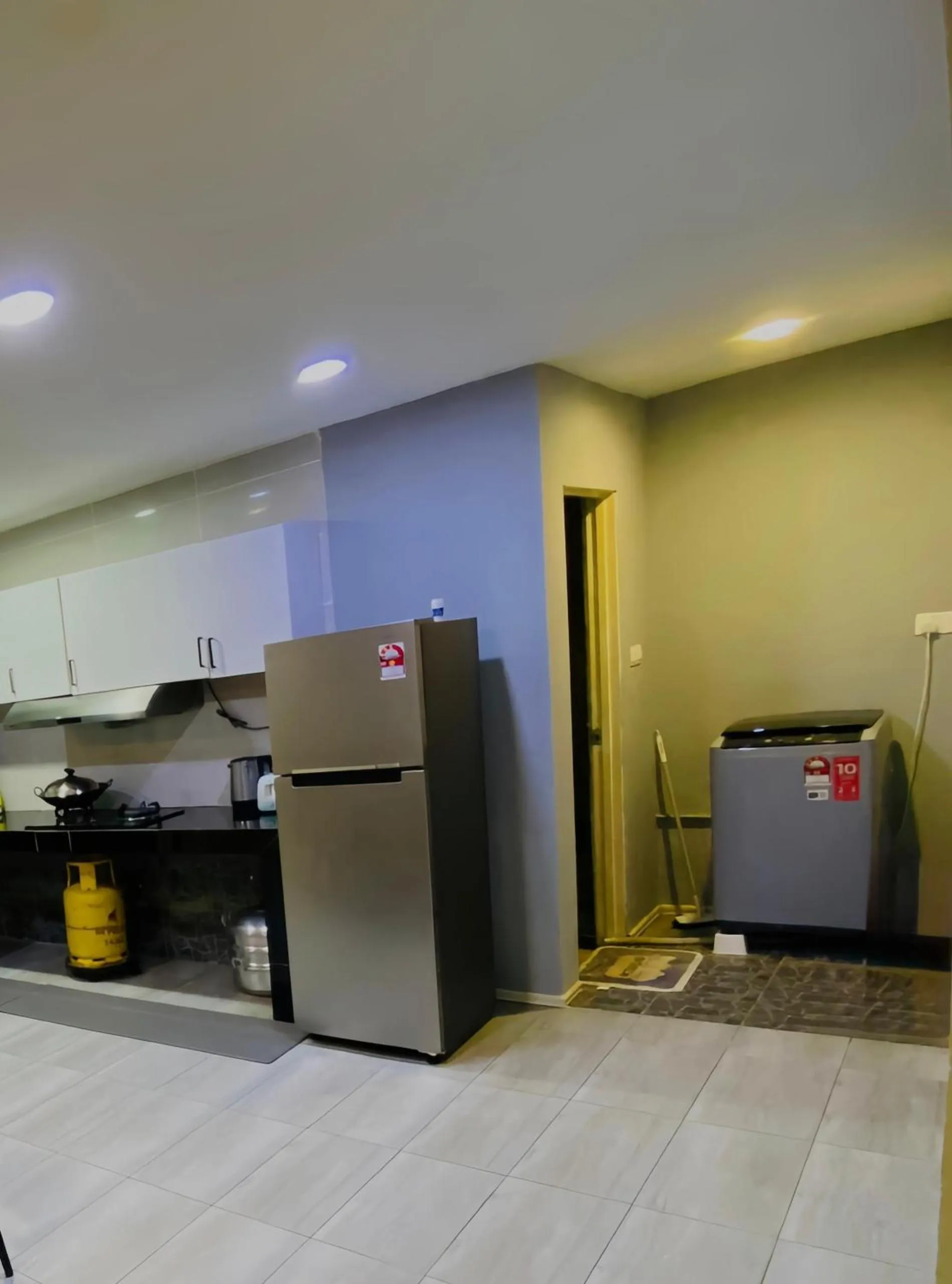 ANG LEE HOLIDAY HOME 2