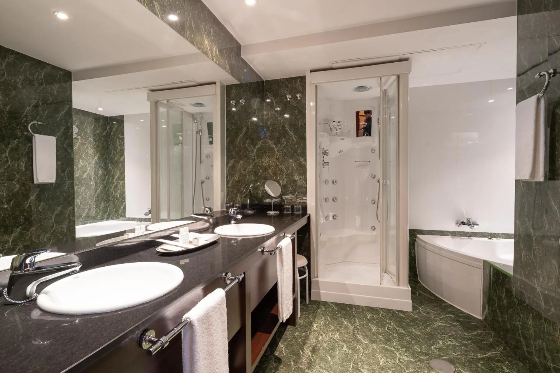 Shower in Hotel Attica21 Las Rozas