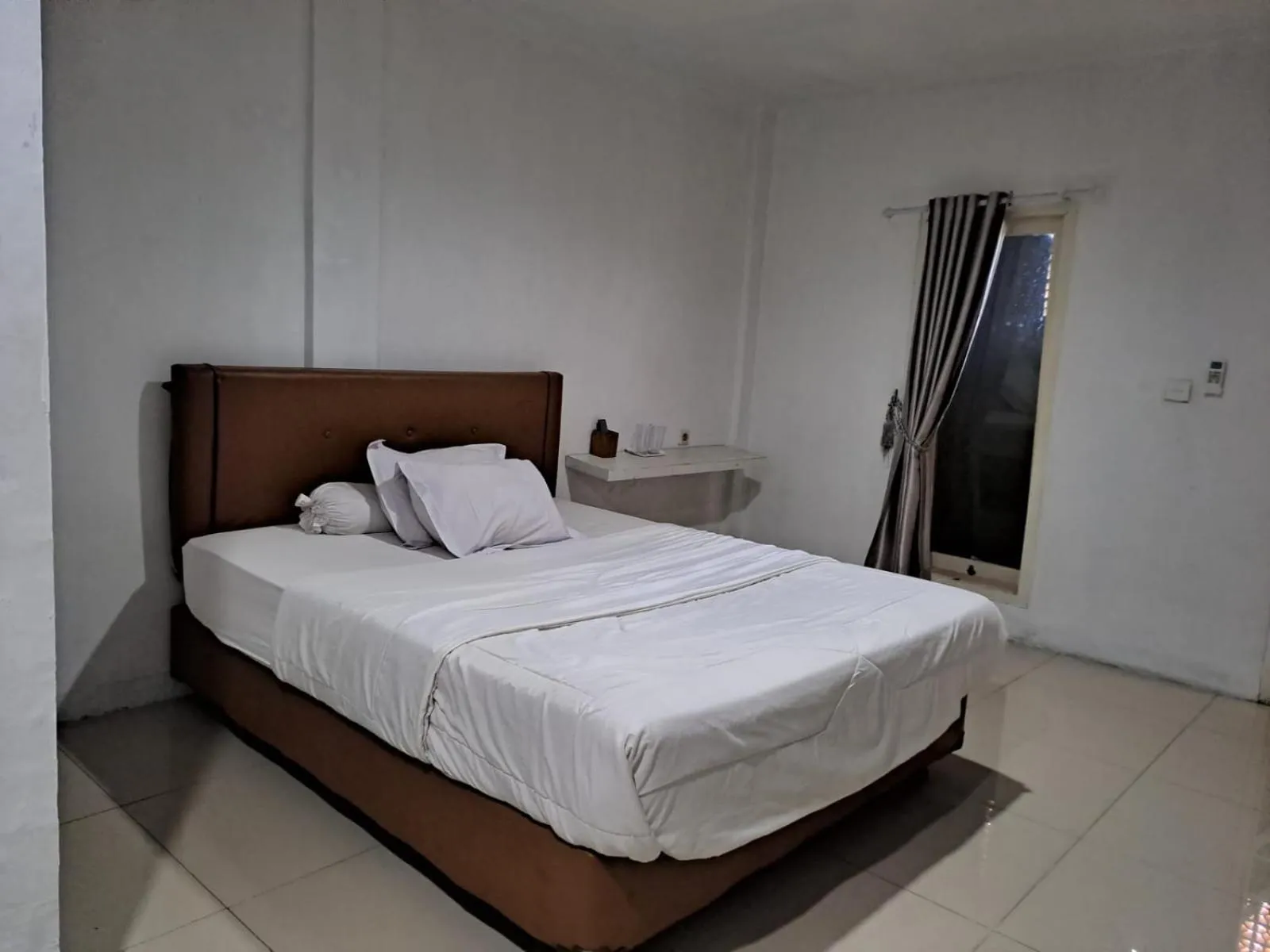 Photo of the whole room, Bed in UNIK Guest House Syariah