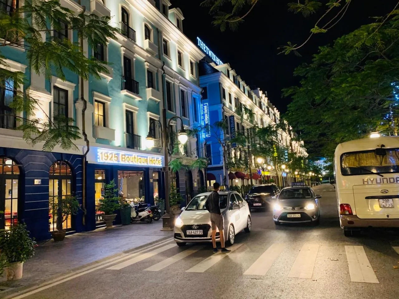 Street view in 1925 Ha Long Hotel