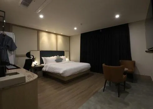 Bed in H Avenue Hwamyeong