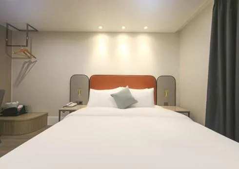 Bed in H Avenue Hwamyeong