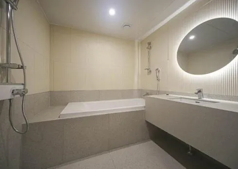 Shower in H Avenue Hwamyeong