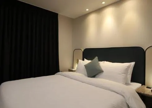 Bed in H Avenue Hwamyeong