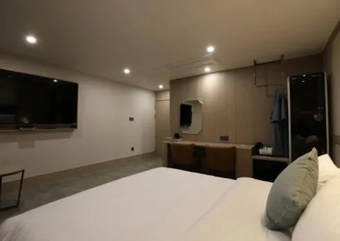 Bed in H Avenue Hwamyeong