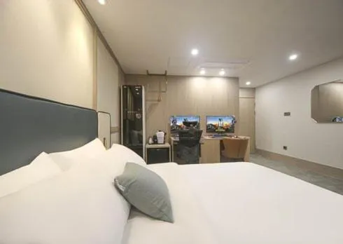 Bed in H Avenue Hwamyeong