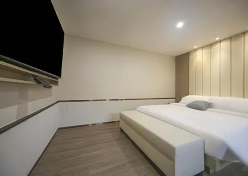 Bed in H Avenue Hwamyeong