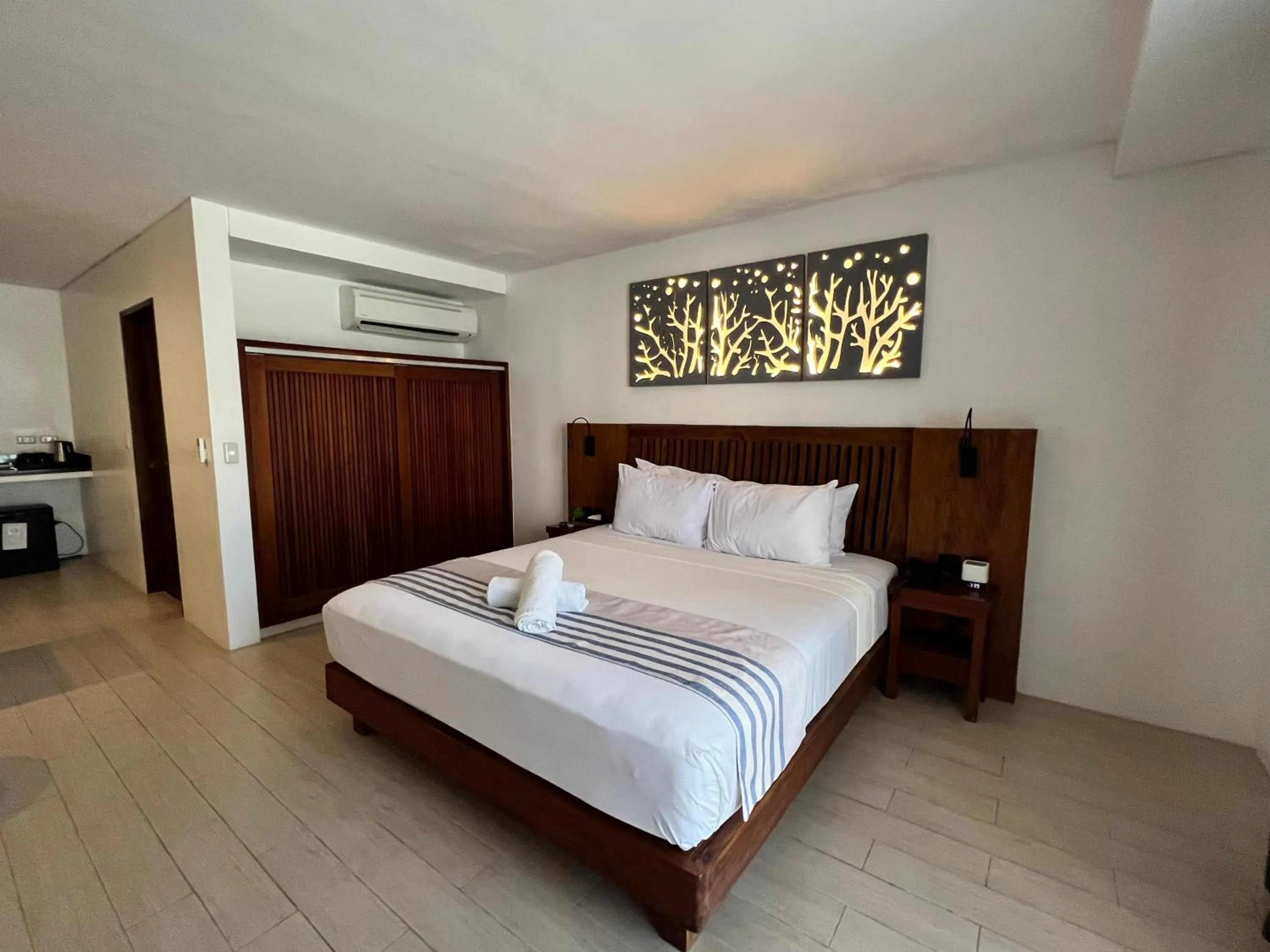 Bedroom, Bed in Aira Boracay Hotel