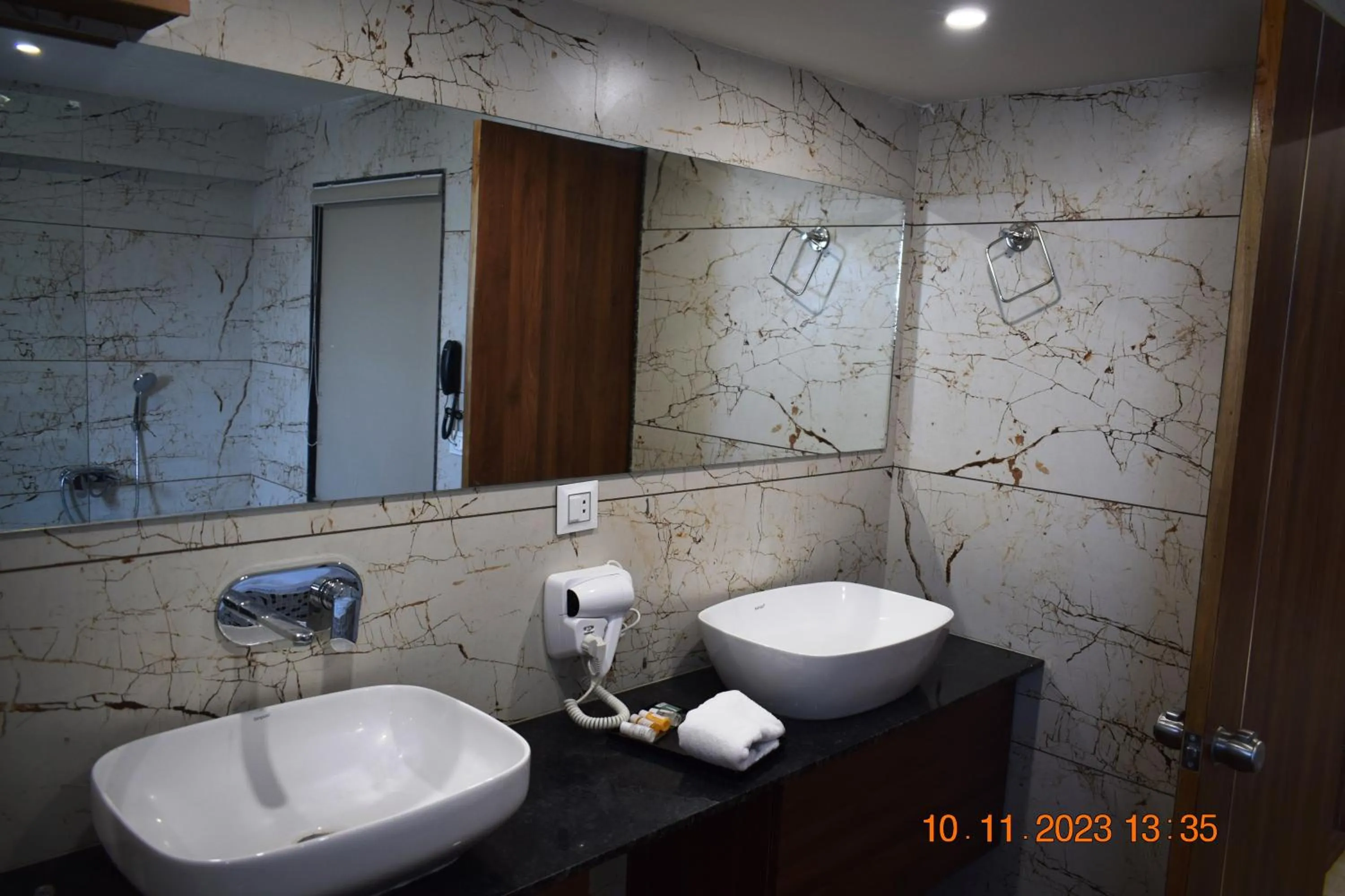 Bathroom in LEELA BIZOTEL