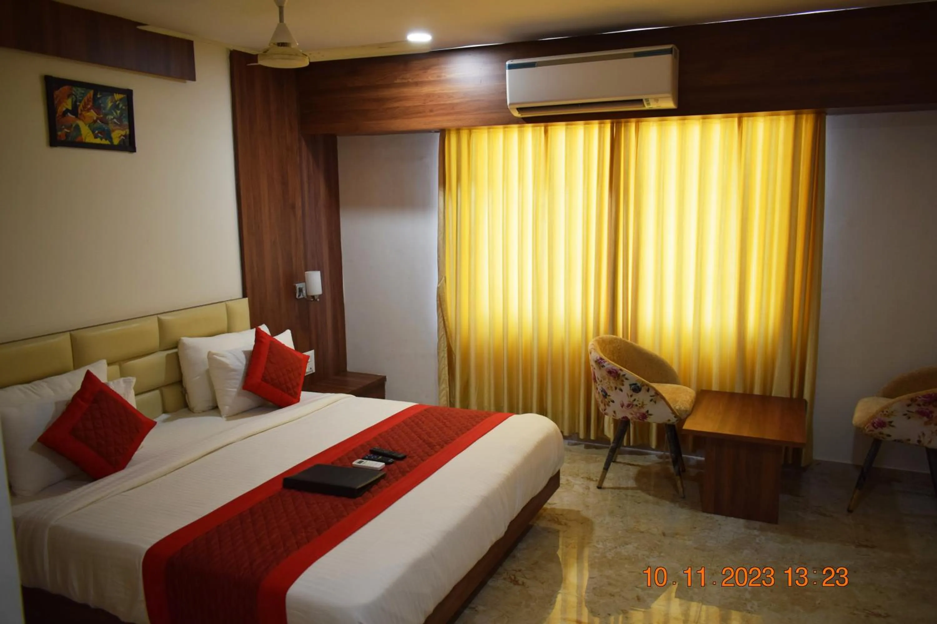 Bedroom, Bed in LEELA BIZOTEL