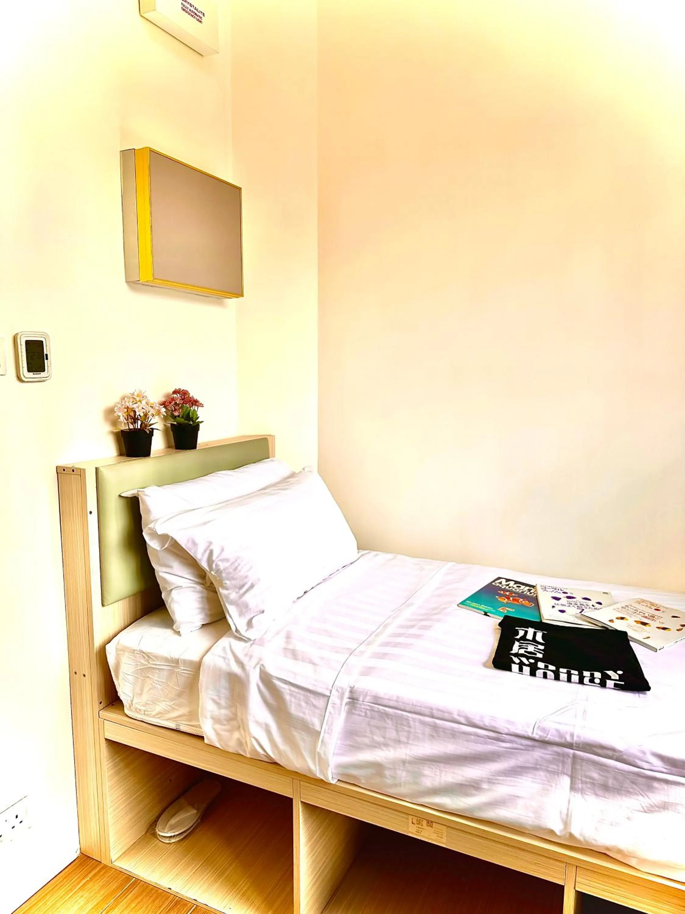 Bedroom, Bed in 木居 Woody House