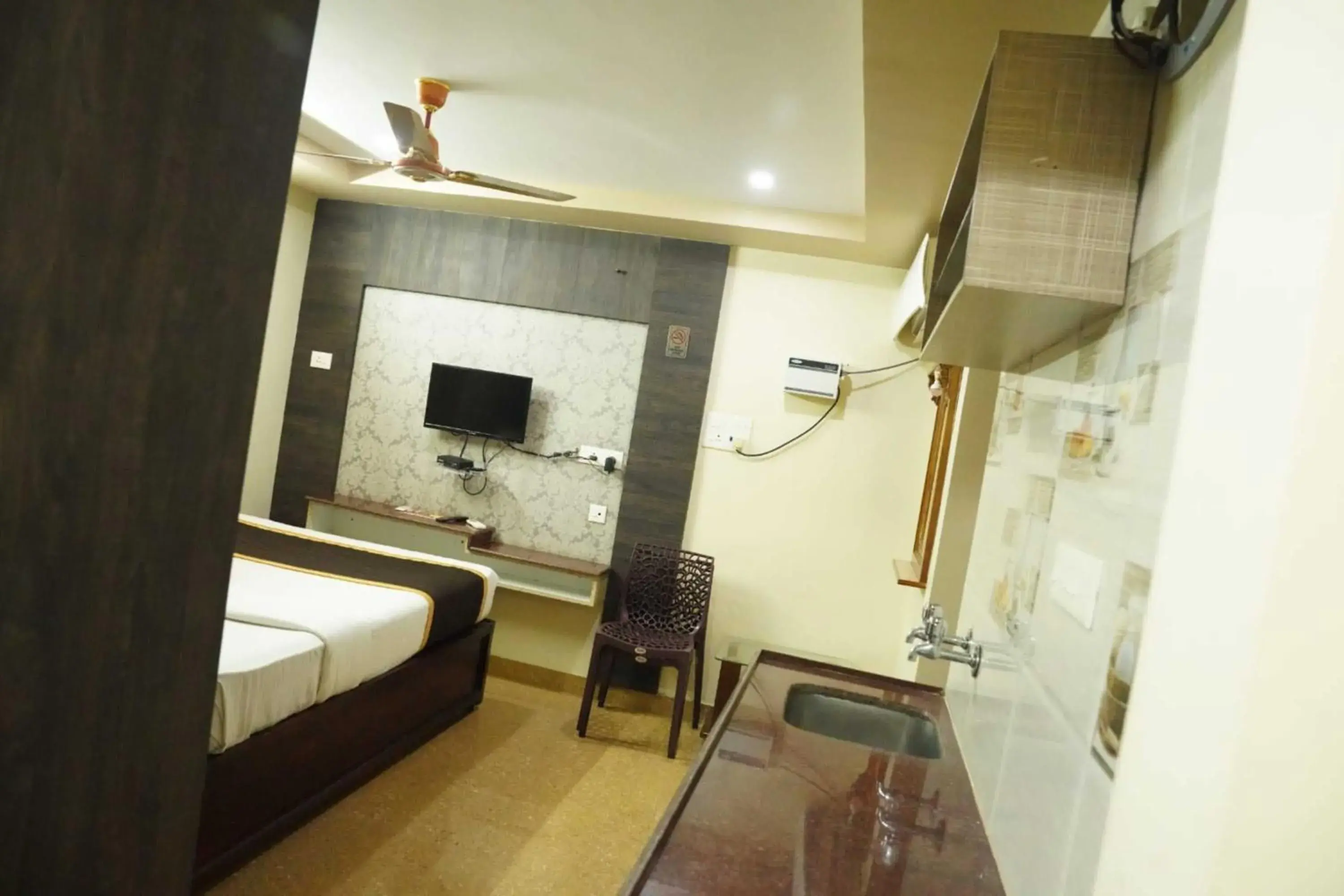 TV and multimedia, Bed in Bhimas Residency TV and multimedia, Bed in Bhimas Residency