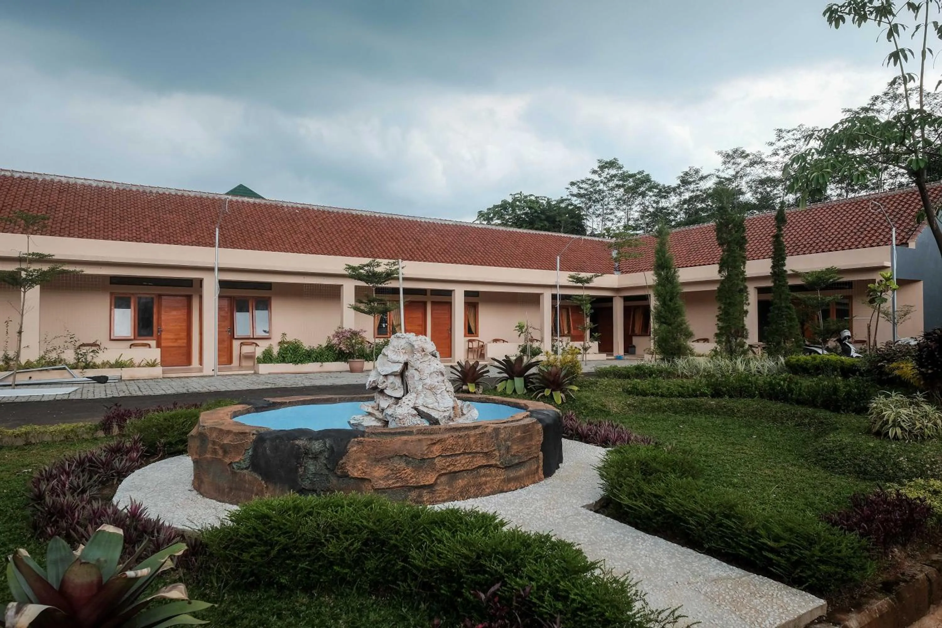 Property building in RedDoorz Plus Syariah at Hotel Indonesia Kajen