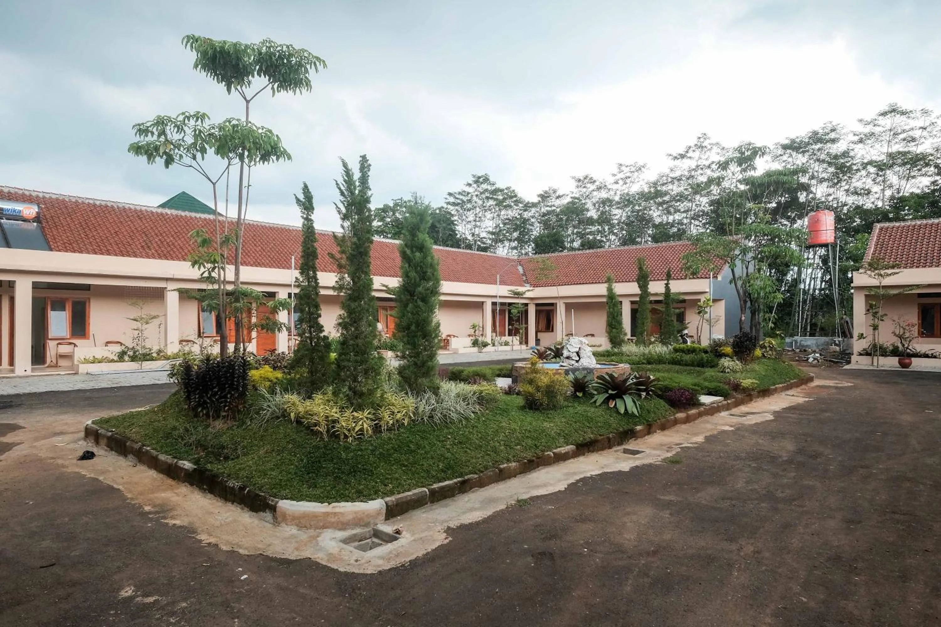 Property building in RedDoorz Plus Syariah at Hotel Indonesia Kajen