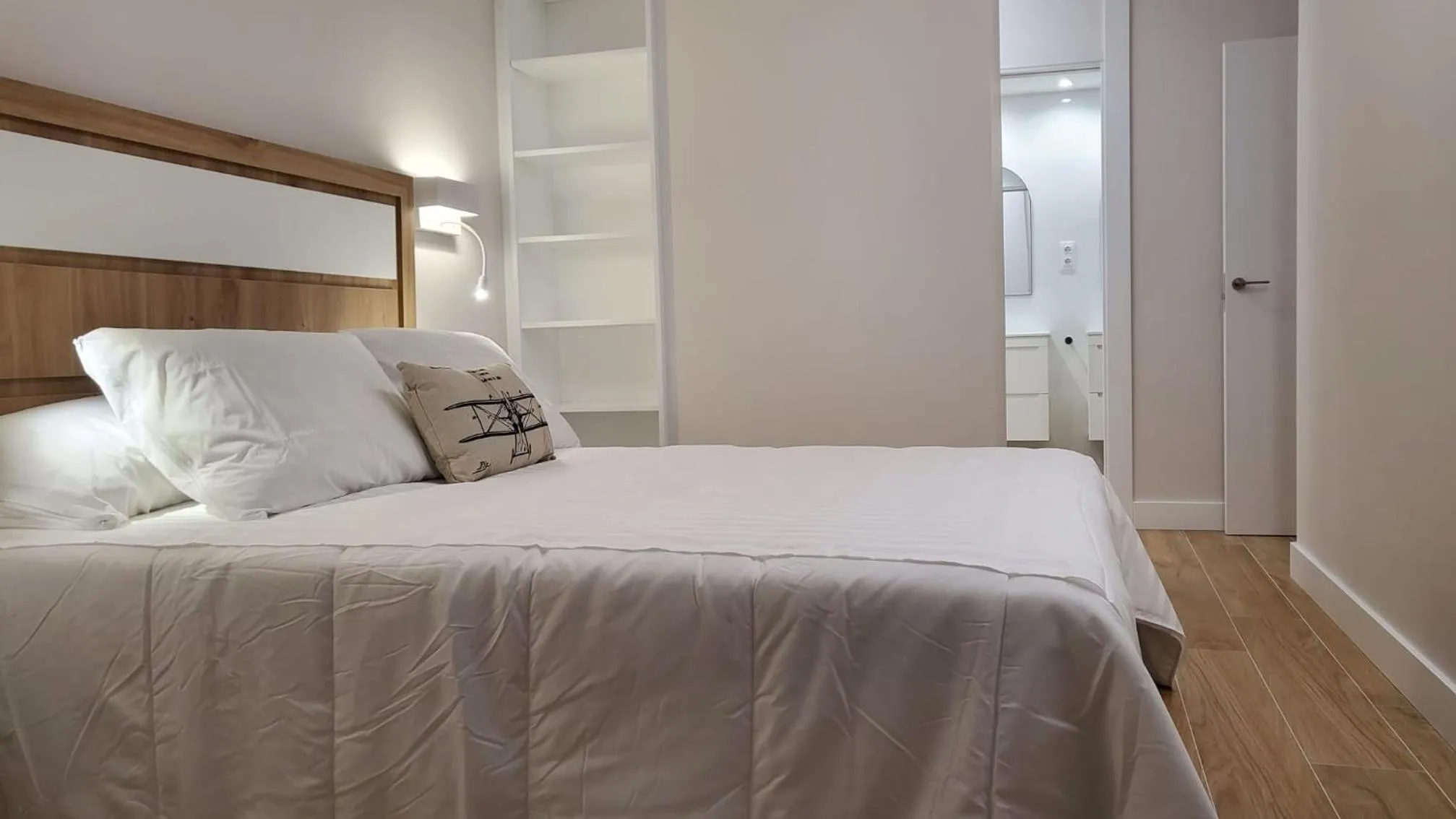 Bed in Cíes Luxury Suitel Lily Rodsen - Love your Stay