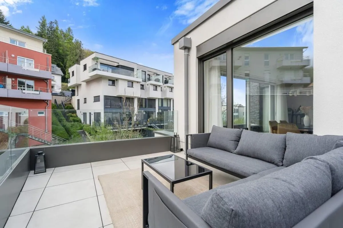 Luxury 2BR, Free Parking, Balcony