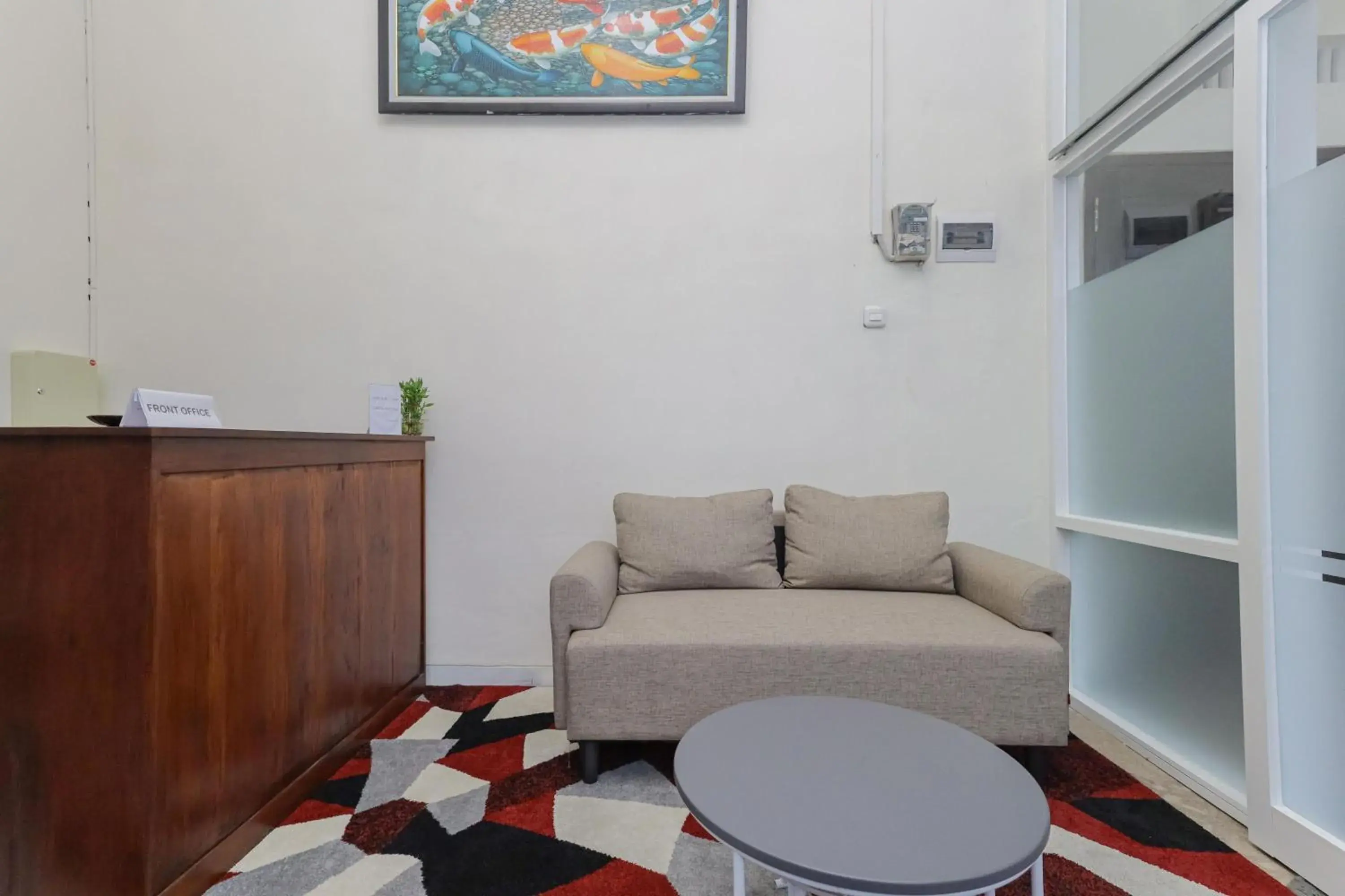 Lobby or reception in RedDoorz Syariah near Universitas Jember Lobby or reception in RedDoorz Syariah near Universitas Jember